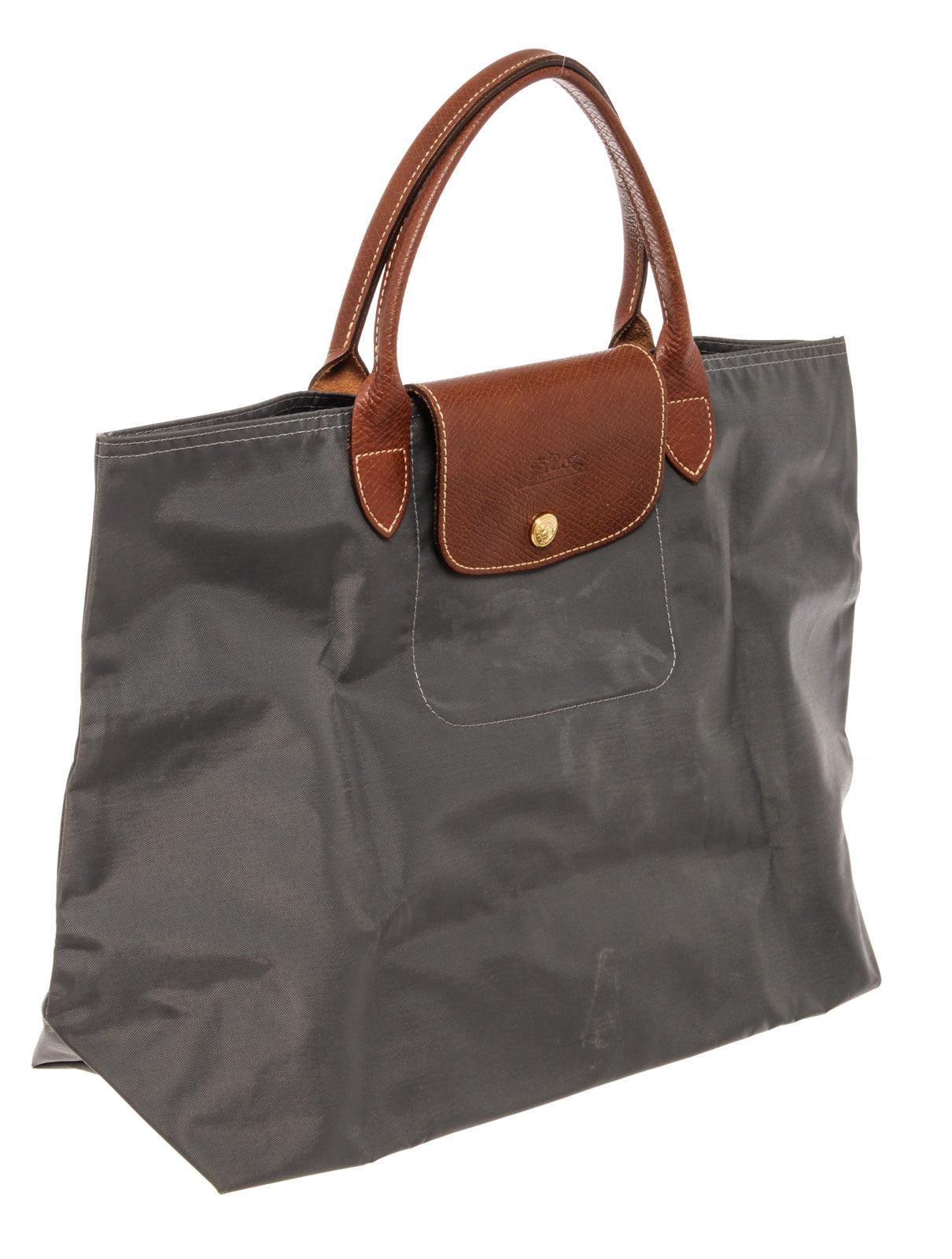 Longchamp Grey Nylon Le Pliage Medium no zipper tote bag with gold-tone hardware, fabric interior lining, one slip pocket at interior wall and double brown leather top handles.
 

46398MSC

 17
