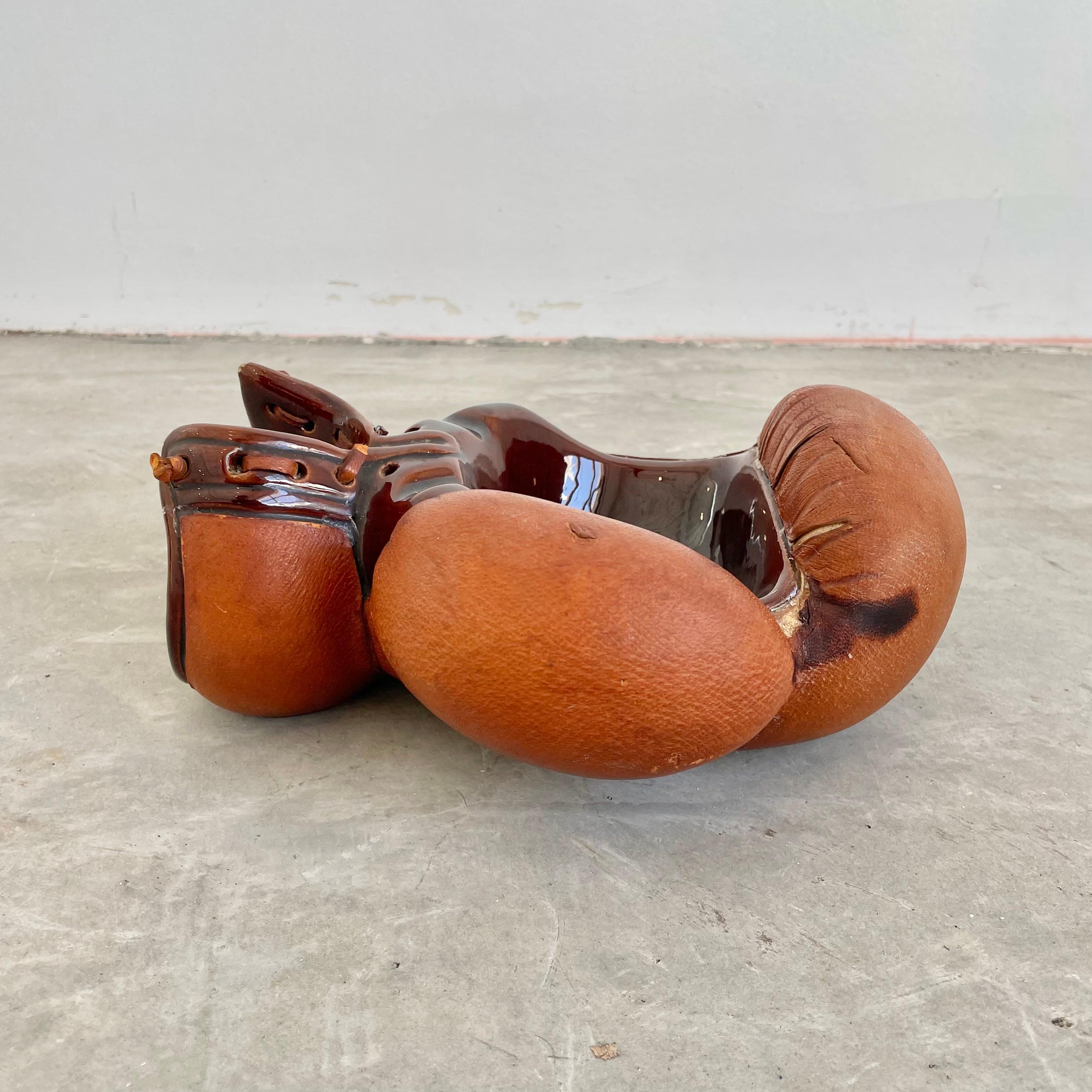 Catchall guante de boxeo de cuero y cerámica Longchamp, años 50 Francia en Bueno estado para la venta en Los Angeles, CA