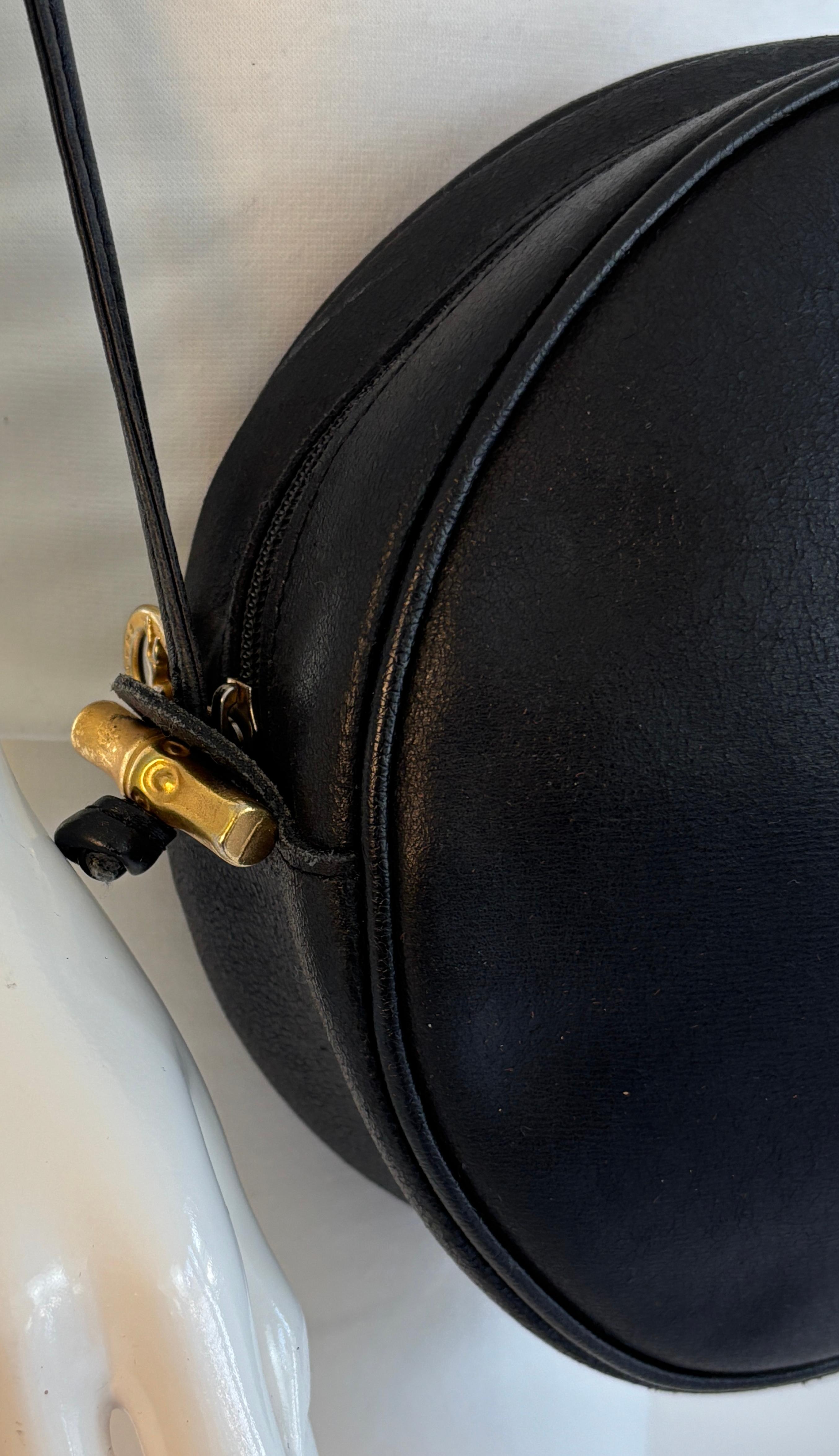 Longchamp Leder-Schulterhandtasche Made in France im Zustand „Gut“ im Angebot in North Hollywood, CA