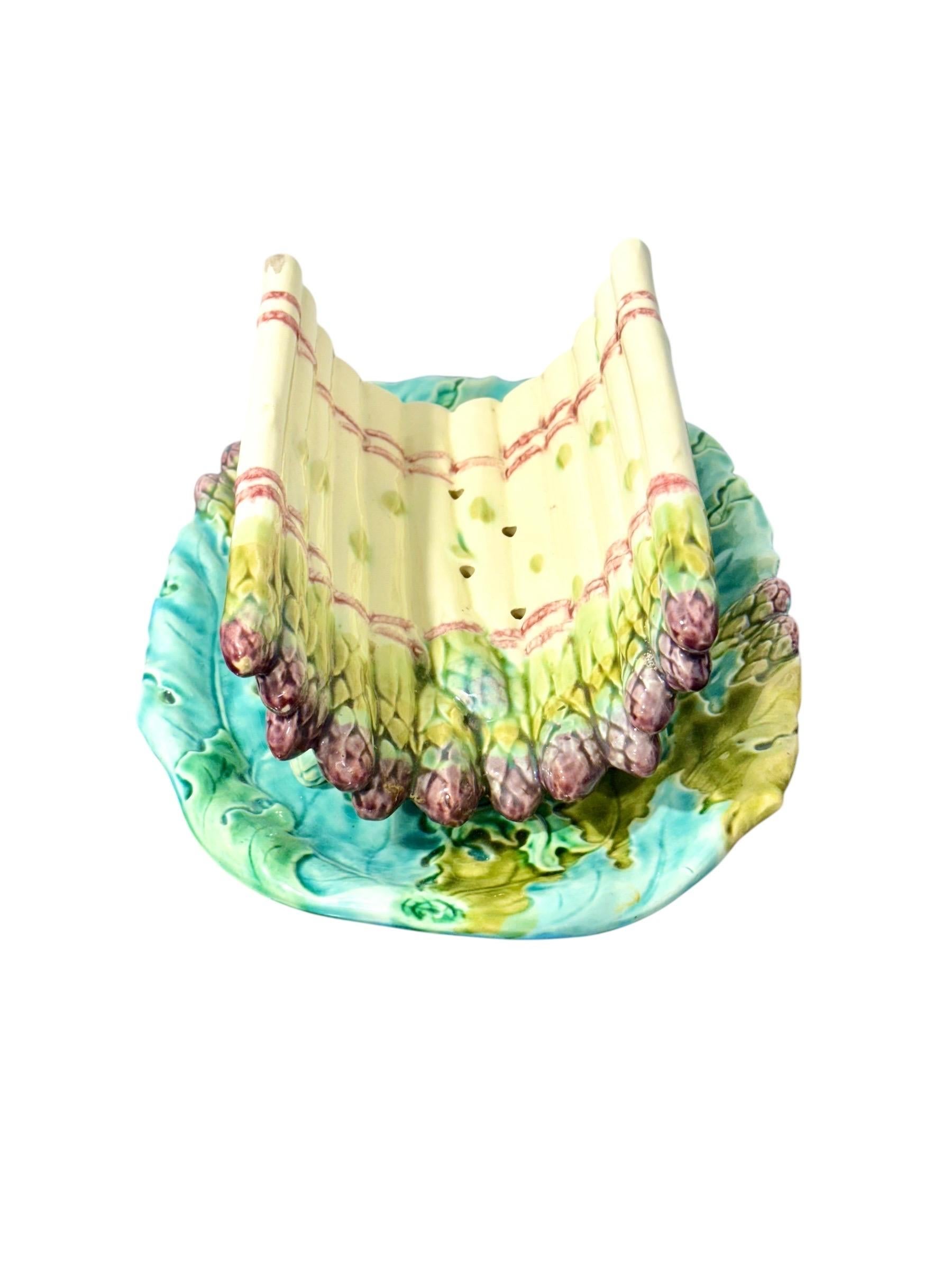 Céramique Serveur à asperges avec égouttoir en majolique de Longchamp, fin du 19e siècle en vente