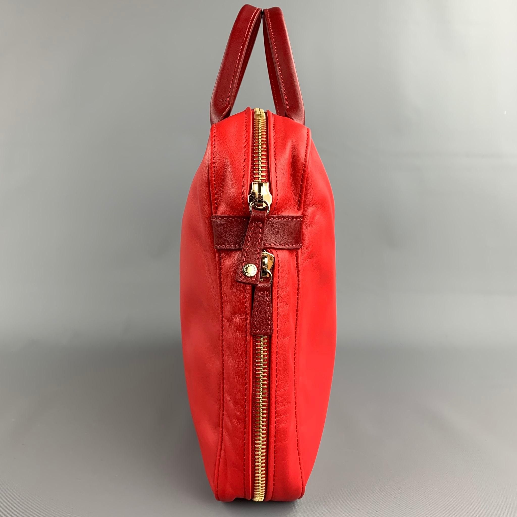 LONGCHAMP handbag comes ina  red leather with gold tone hardware featuring a tote style, monogram print liner, inner slot, and a zipper closure. Comes with dust bag. Made in France.

Excellent Pre-Owned Condition.

Measurements:

Length: 13.5