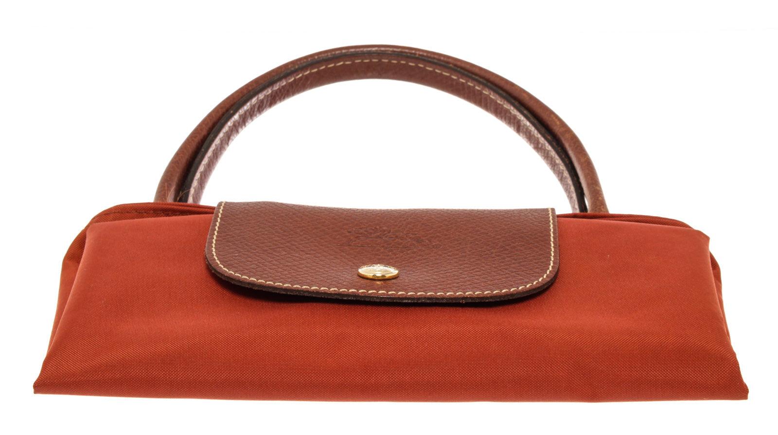 Women's Longchamp Red Nylon Le Pliage Medium no zipper tote bag with gold-tone hardware For Sale