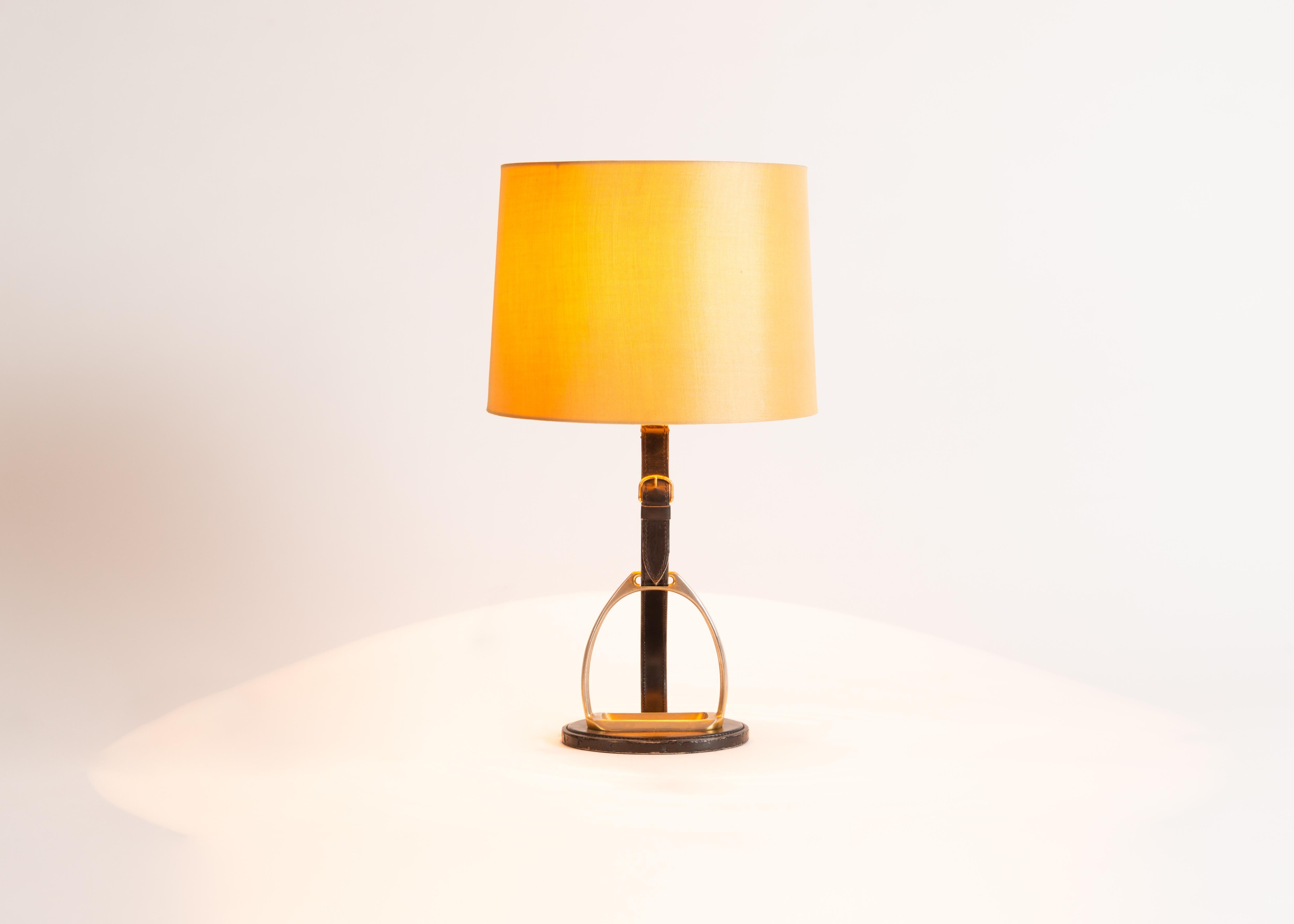 Table lamp with stirrup motif by Longchamp.
Marked on the underside: Longchamp France.