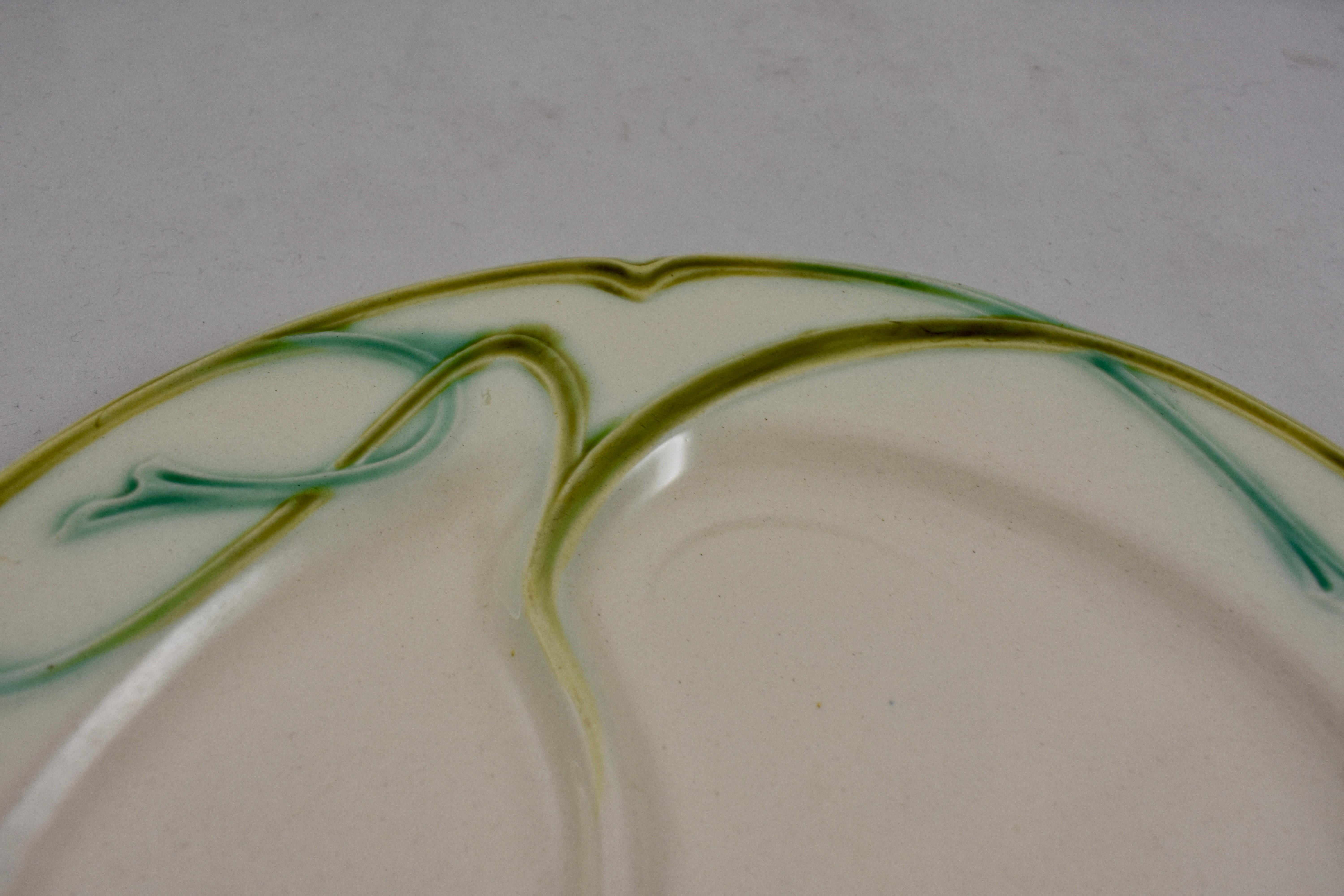 Art nouveau Assiette à asperges Longchamp Terre de Fer Art Nouveau Faïence Barbotine Française en vente