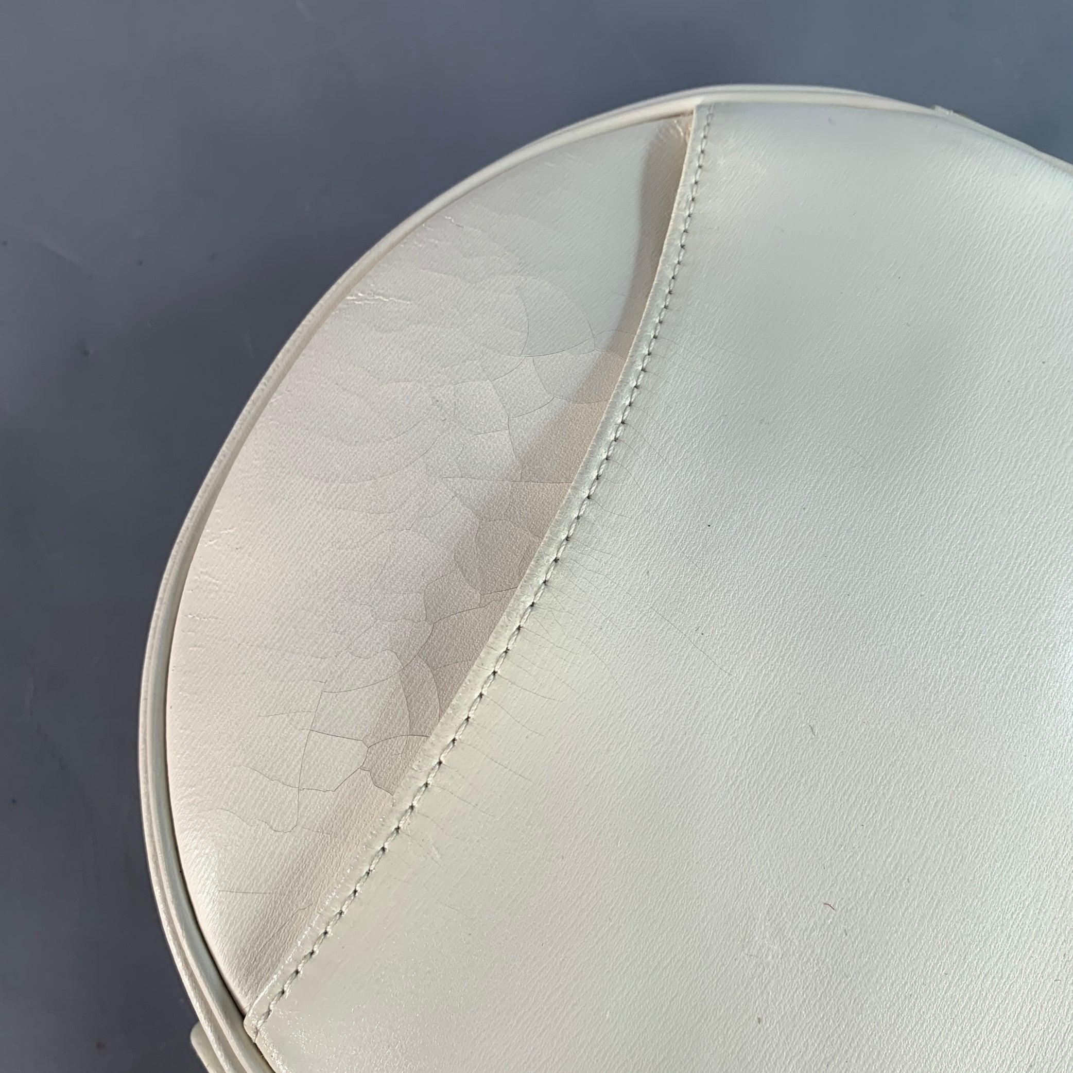 LONGCHAMP Vintage Weißes Kunstleder Runde Crossbody Handtasche im Angebot 3