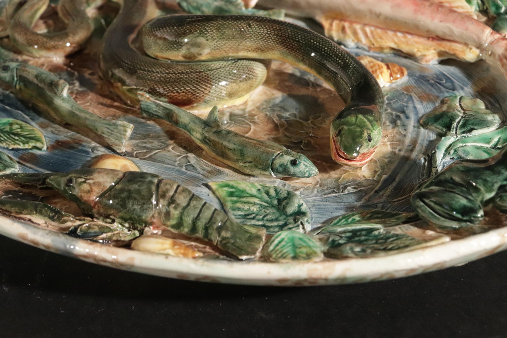 Fin du XIXe siècle La ménagerie sauvage de Longchamp en majolique :  Plat à Palissy en majolique française en vente