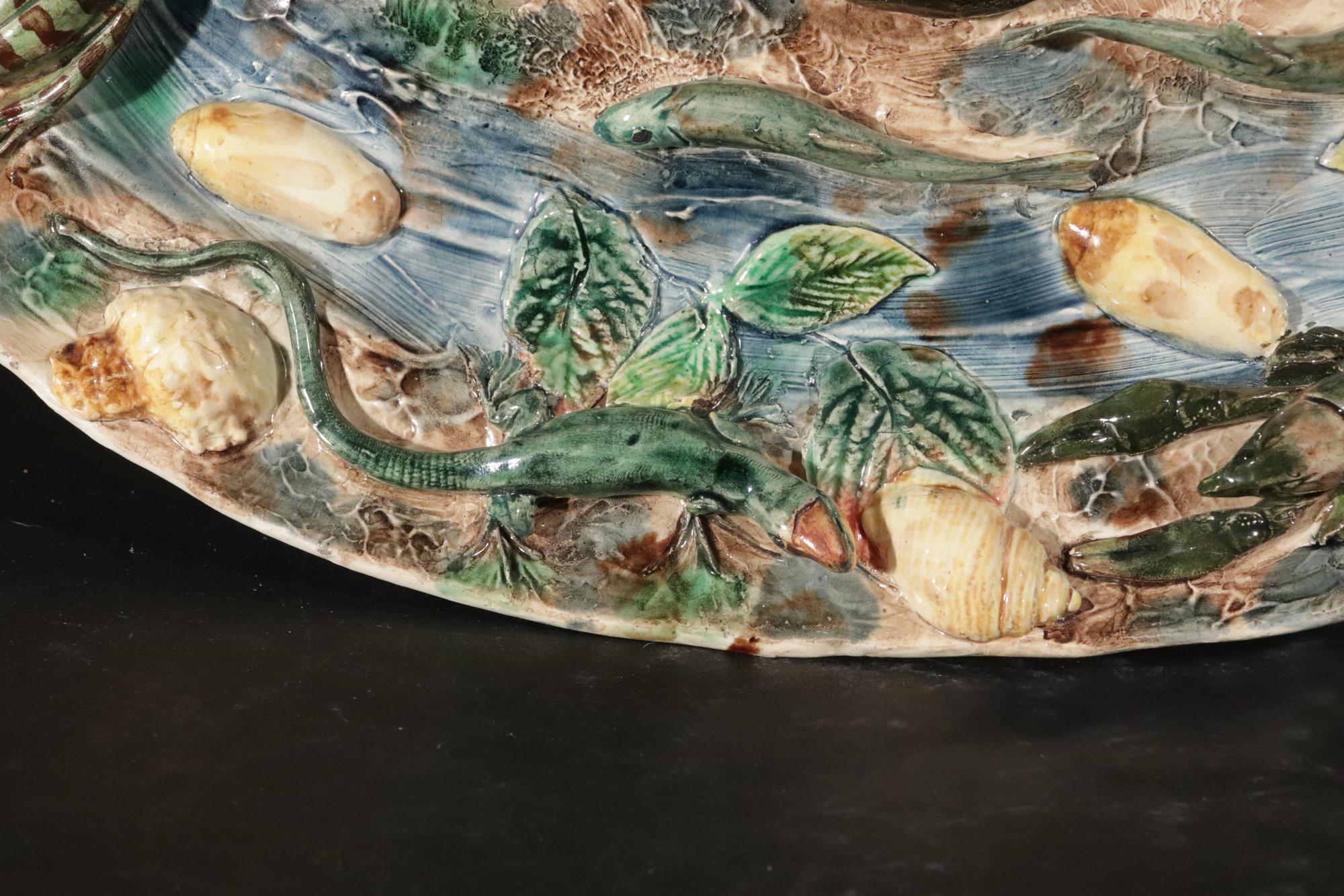 La ménagerie sauvage de Longchamp en majolique :  Plat à Palissy en majolique française en vente 1