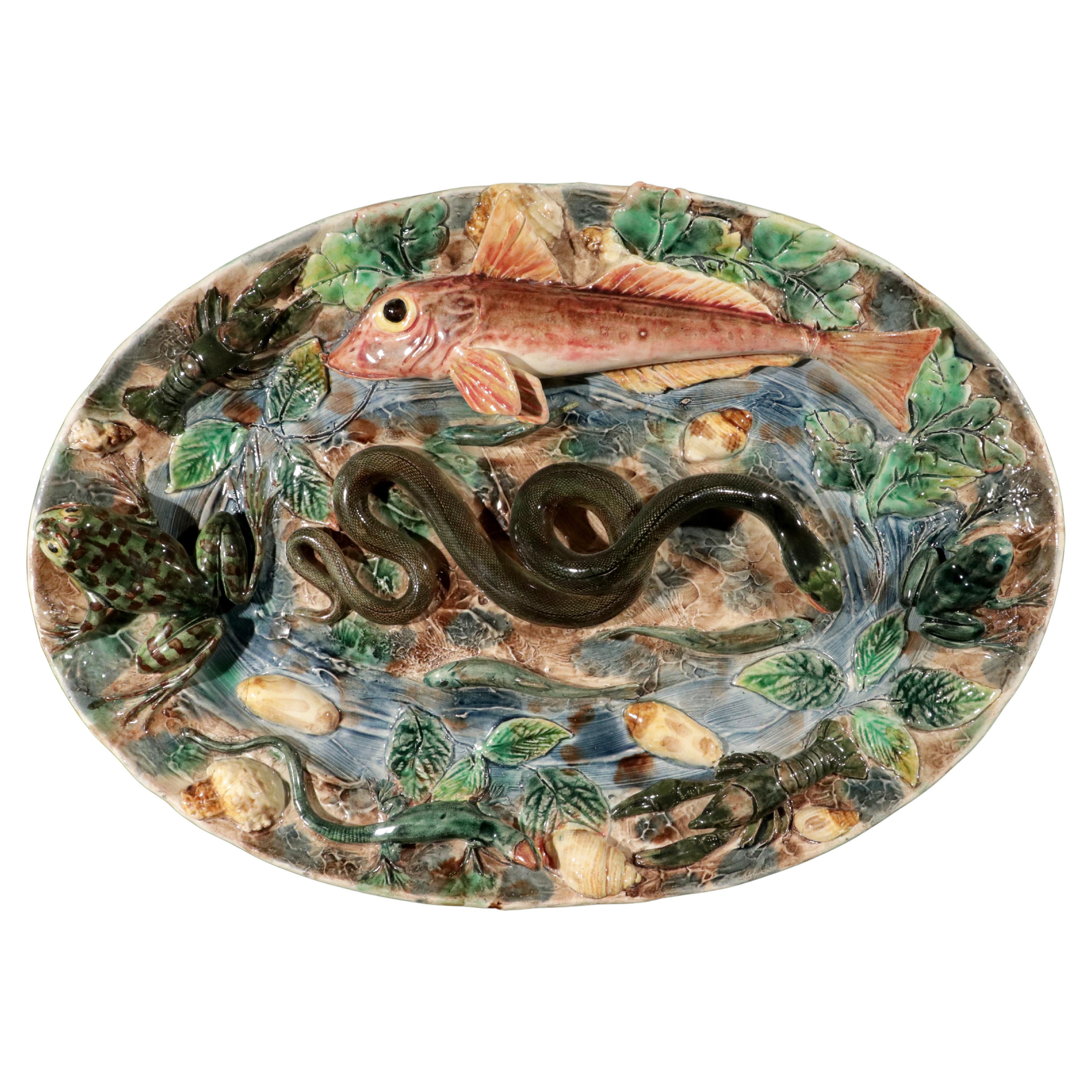 La ménagerie sauvage de Longchamp en majolique :  Plat à Palissy en majolique française en vente