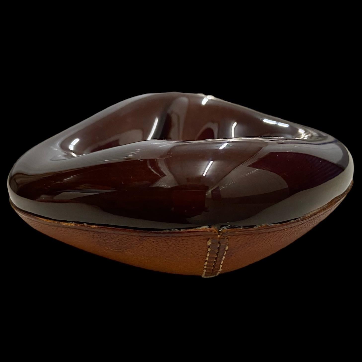 20th Century Longchamp leather and ceramic pipe holder, ashtray, stamped, French, circa 1955 For Sale