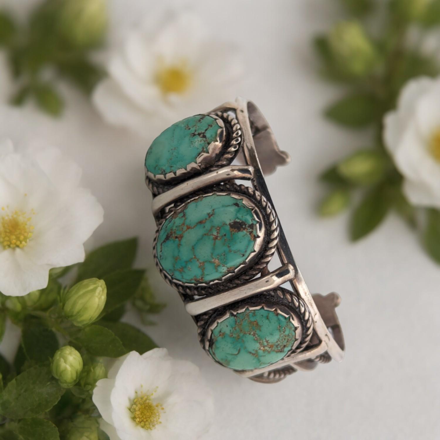 Artisan Longhorn Valley Treasure: Vintage Turquoise Cuff Bracelet For Sale