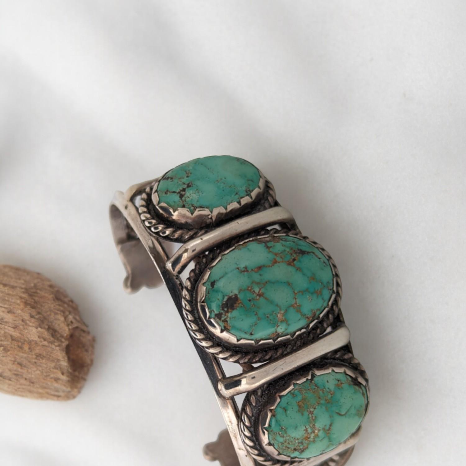 Women's Longhorn Valley Treasure: Vintage Turquoise Cuff Bracelet For Sale