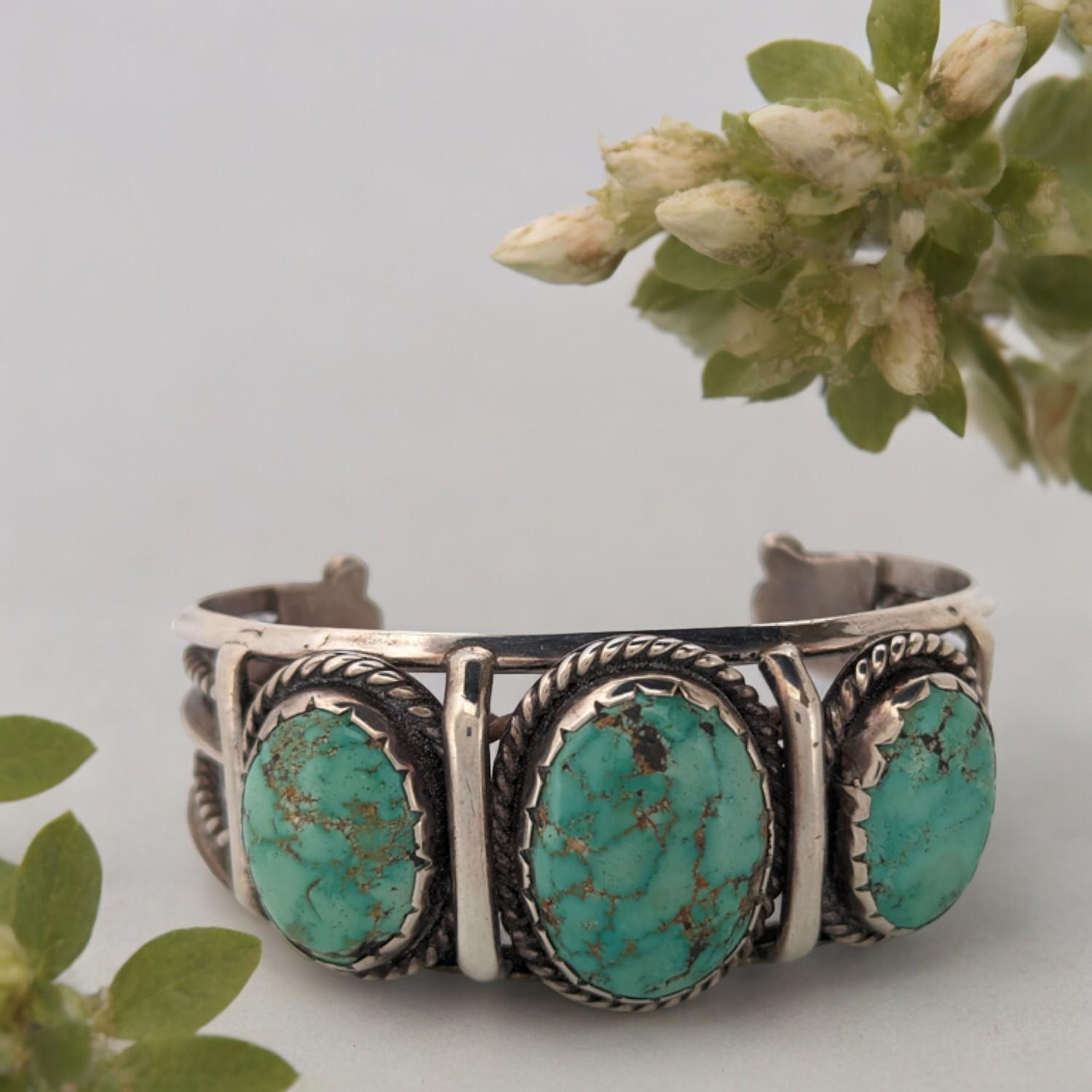Longhorn Valley Treasure: Vintage Turquoise Cuff Bracelet For Sale 1