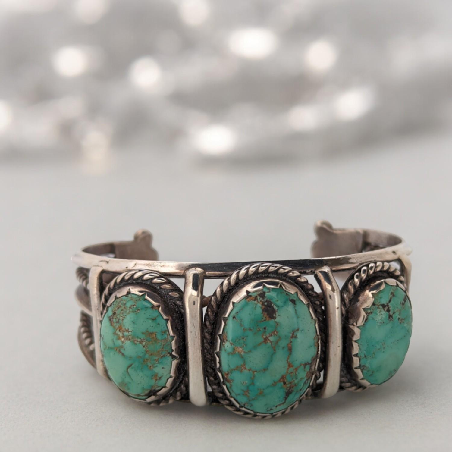 Longhorn Valley Treasure: Vintage Turquoise Cuff Bracelet For Sale 2