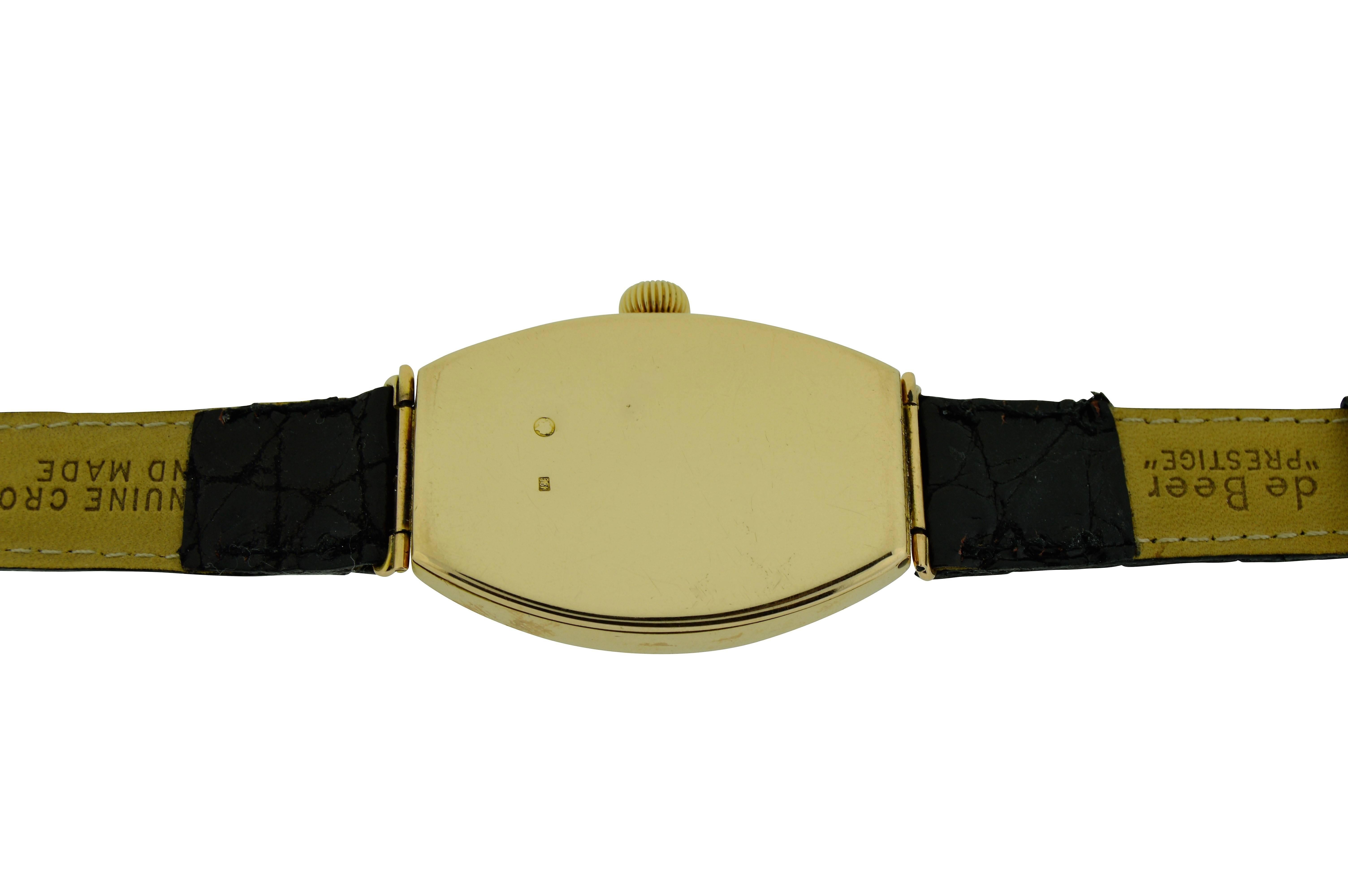 Longines 14 Karat Gold Art Deco Tonneau-Handuhr in Form einer Tonneau-Uhr, um 1920 im Angebot 3