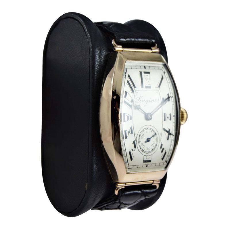 Longines 14 Karat Gold Art Deco Tonneau-Handuhr in Form einer Tonneau-Uhr, um 1920 (Art déco) im Angebot