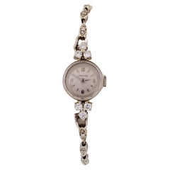 Longines Montre habillée en or blanc 14 carats à remontage manuel avec diamants pour femme