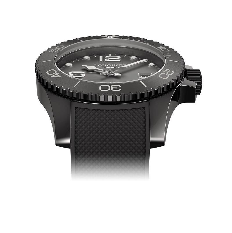 Material: Black ceramic
Glass: Scratch-resistant sapphire crystal, with several layers of anti-reflective coating on both sides
Dimension: Ø 43.00 mm
Water Resistance: 30 bar
Case Specificities: Screw-in crown, Unidirectional rotating bezel
Colour:
