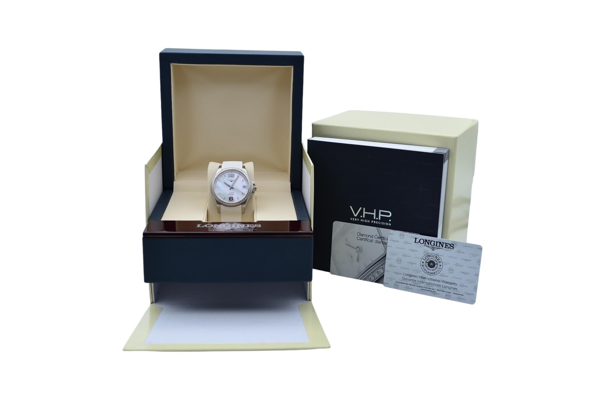 La montre est en très bon état et fonctionne bien. La longueur totale du bracelet (boîtier+bracelet) est de 17 cm. La montre est accompagnée de la boîte et des documents d'origine, ainsi que d'une carte de garantie AGS Jewelry. Pour plus