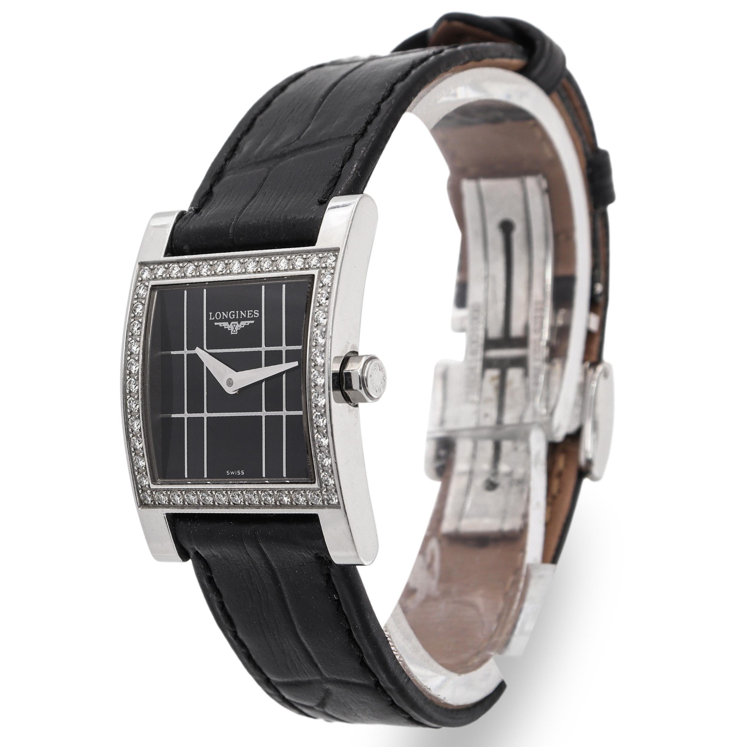 Diese raffinierte Longines EFCo Armbanduhr im Vintage-Stil ist ein Beispiel für die zeitlose Handwerkskunst von Ernest Francillon & Co, dem historischen Ursprung der Marke Longines. Das polierte Edelstahlgehäuse wird von einer diamantbesetzten