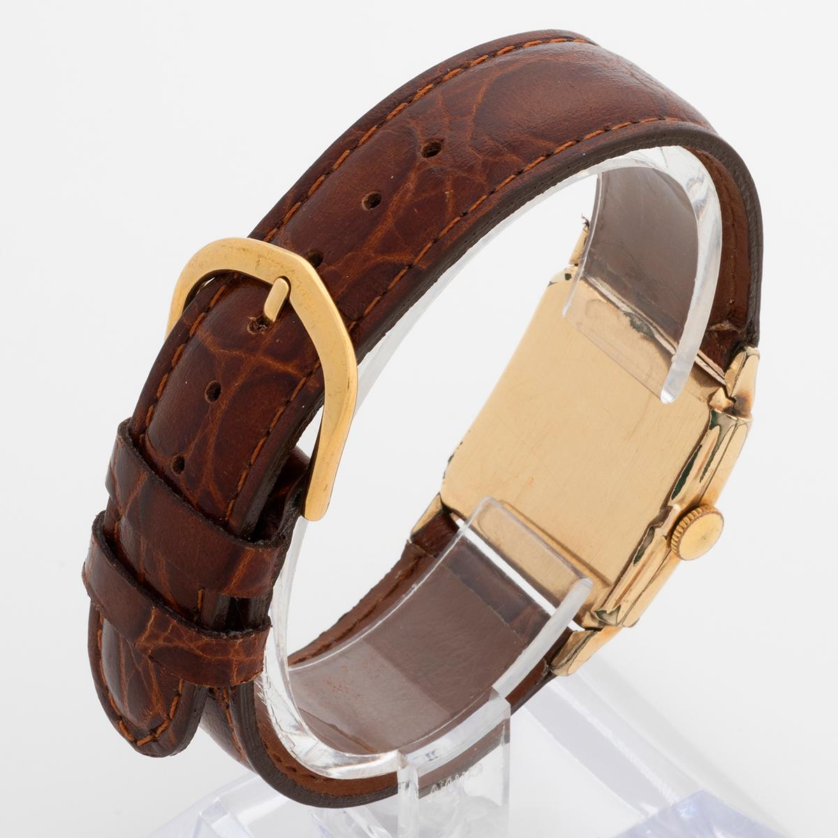 Femenino o masculino Reloj de pulsera Longines, caja cuadrada abovedada con el sello 