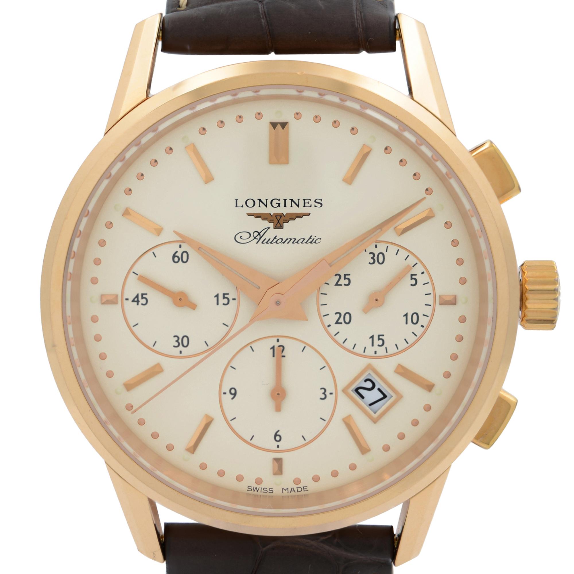 Montre Longines Heritage Chronograph en or rose 18k, cadran crème, non portée. Ce magnifique garde-temps présente les caractéristiques suivantes : Boîtier en or rose massif 18 carats, cadran blanc ivoire/blanc cassé avec index en acier poli