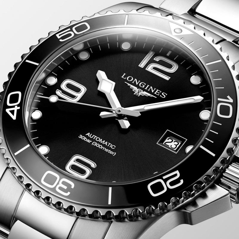 Dimension:
    Ø 41.00 mm
Movement Type:
    Automatic
Material:
    Stainless steel and ceramic bezel
Colour:
    Sunray black
L3.781.4.56.6 

