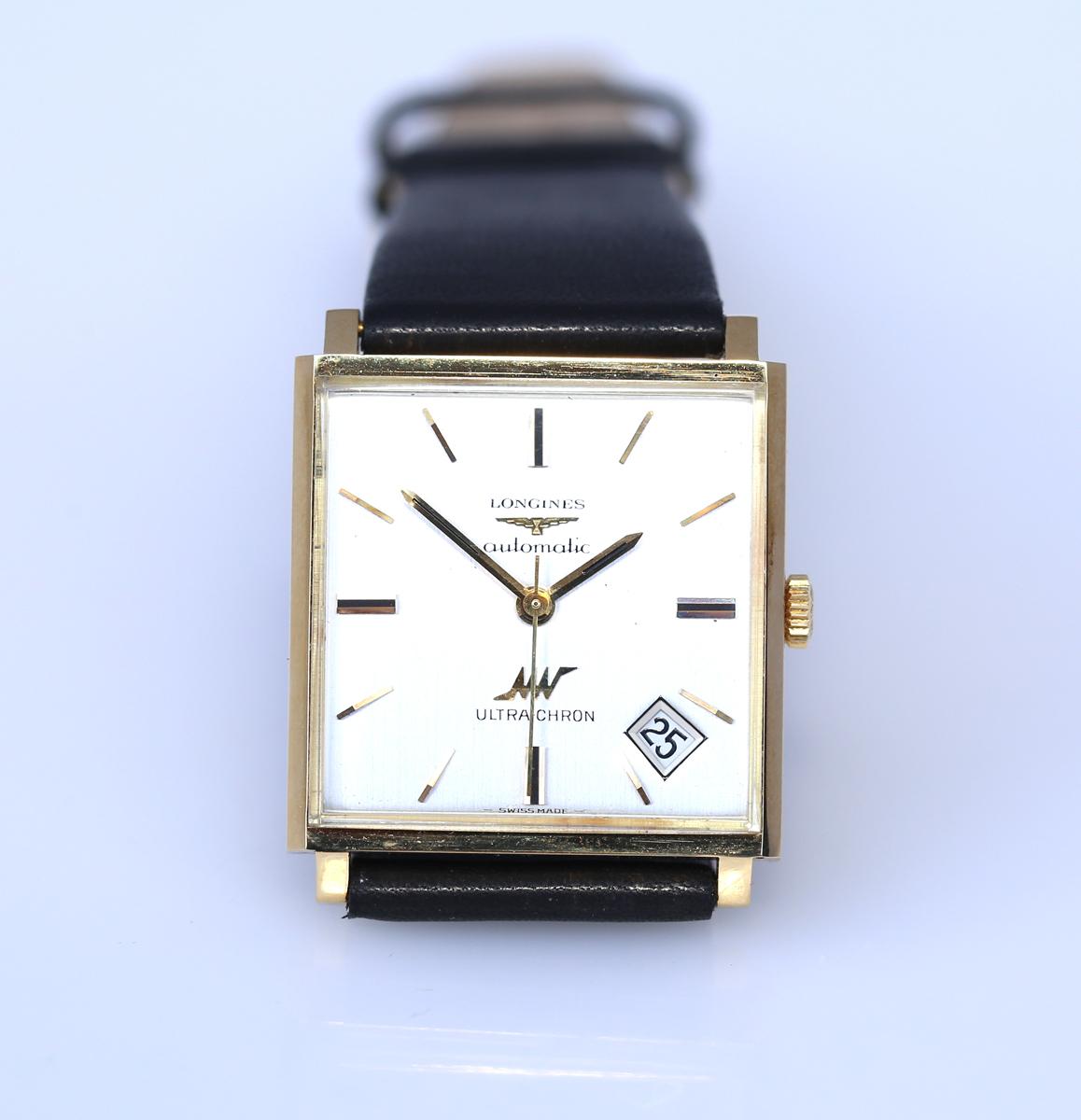 Longines Swiss made Mechanical watch with  Automatic movement. Date, Square shape 18K Yellow Gold case. 1970 design. Dial, mechanism, head and case all signed Longines.

The watch is in really good condition. Both dial and case are untouched. The