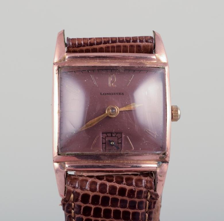 Longines men's wristwatch. 10 karat gold filled.
Art Deco style.
Approx. 1939.
Strap made of lizard skin.
In good condition. The watch requires servicing.
Dial: 24 mm.