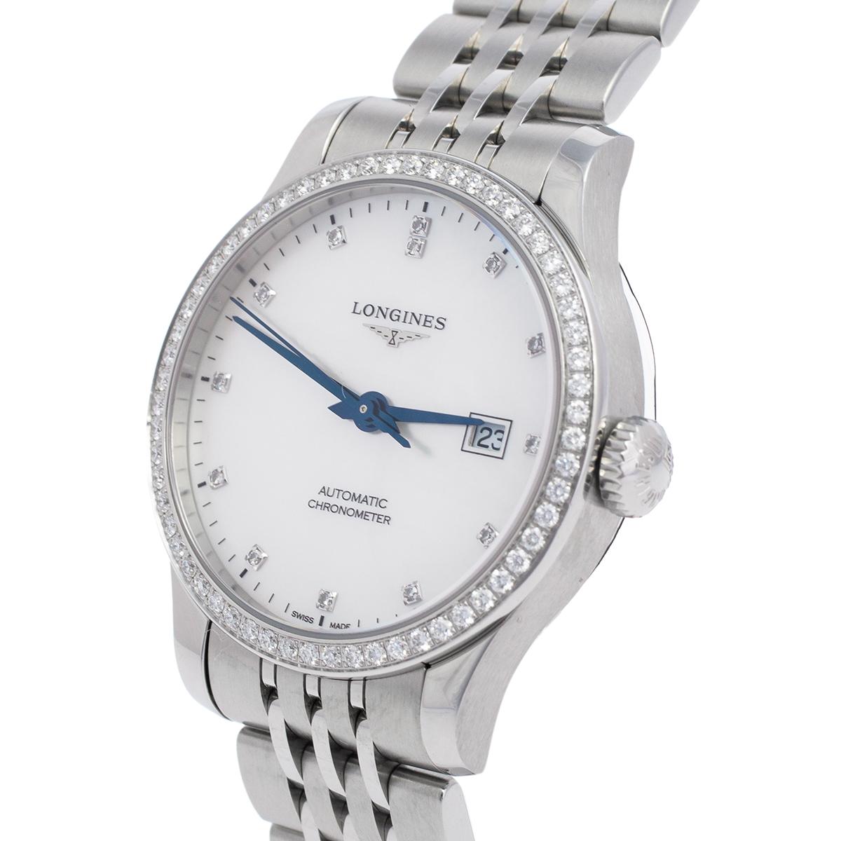 This wristwatch from Longines is elegance represented in a subtle fashion. Created from stainless steel, this watch flaunts a round case. It follows the automatic movement and has a Mother of Pearl dial set with diamond hour markers and a date