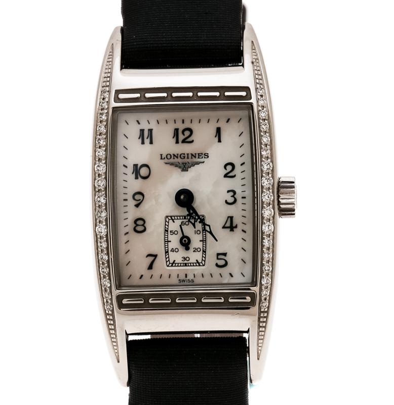 Coming from the renowned house of Longines, this BelleArti watch is a classic timepiece to add to your collection. It is designed from a stainless steel body and features a case diameter of 19 mm with a beautiful diamond-encrusted bezel. It comes