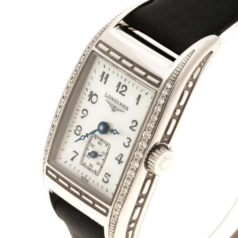 Dazzle the eyes that fall on you when you flaunt this BelleArti timepiece by Longines on your wrist. Swiss made, the watch has a stainless steel case that is held by a satin leather bracelet. On a magnificent Mother of Pearl dial, there are Arabic