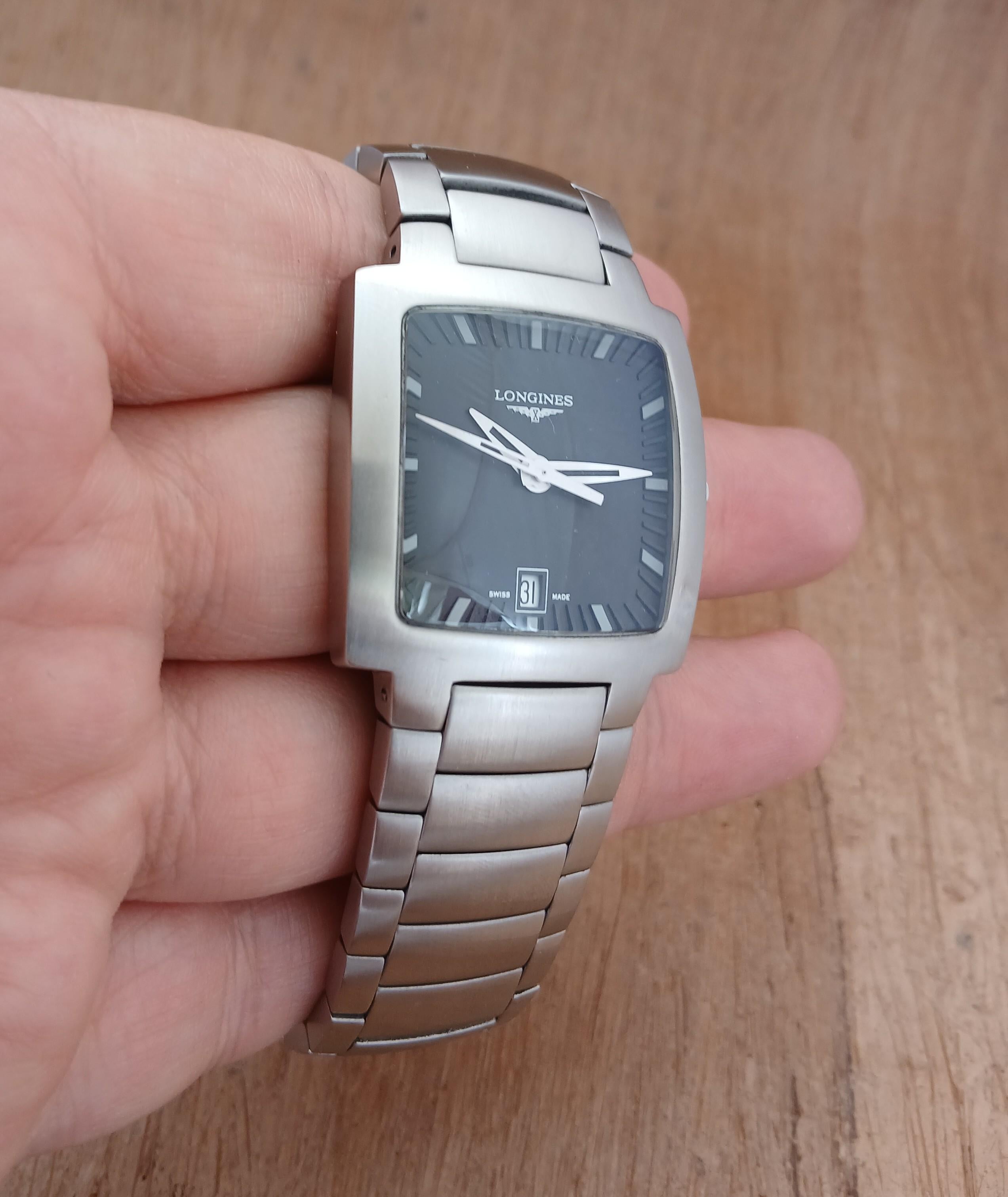  Descrizione
Marchio: Longines

Model: Oposizione

Numero di riferimento: L3.626.4

Paese di produzione: Svizzera

Movimento: Quarzo

Materiale della cassa: Acciaio inossidabile

Misure : Larghezza della cassa: 34 mm. (senza corona)

Tipo di banda :