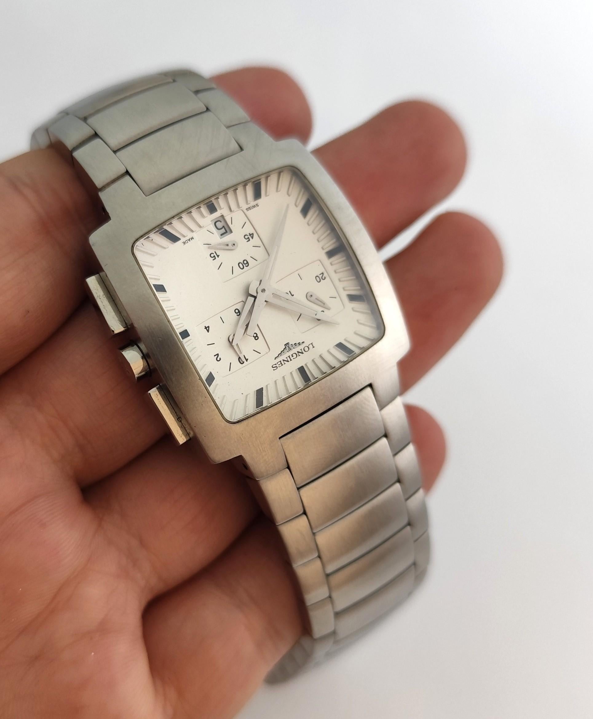   Description
Marque : Longines

Modèle : Oposition

Numéro de référence : L3.628.4

Pays de fabrication : Suisse

Mouvement : Quartz

Matériau du boîtier : Acier inoxydable

Dimensions : Largeur du boîtier : 34 mm. (sans couronne)

Type de bande :