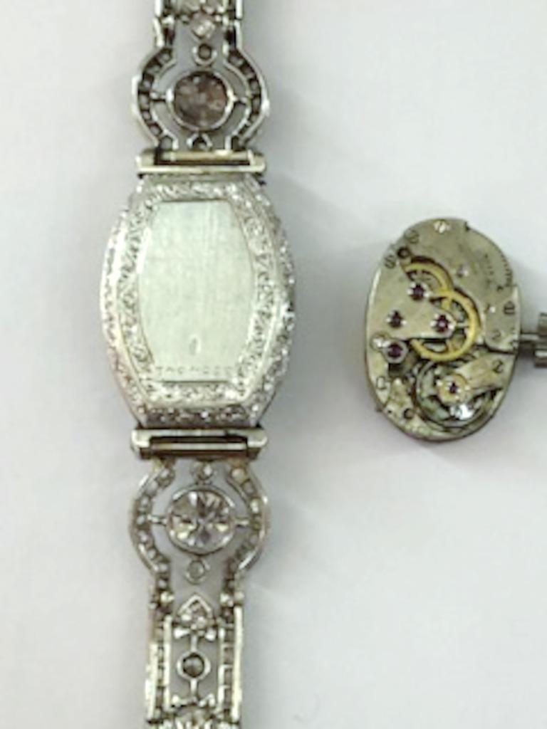 Orologio Longines in platino con smeraldo e diamante in vendita 4