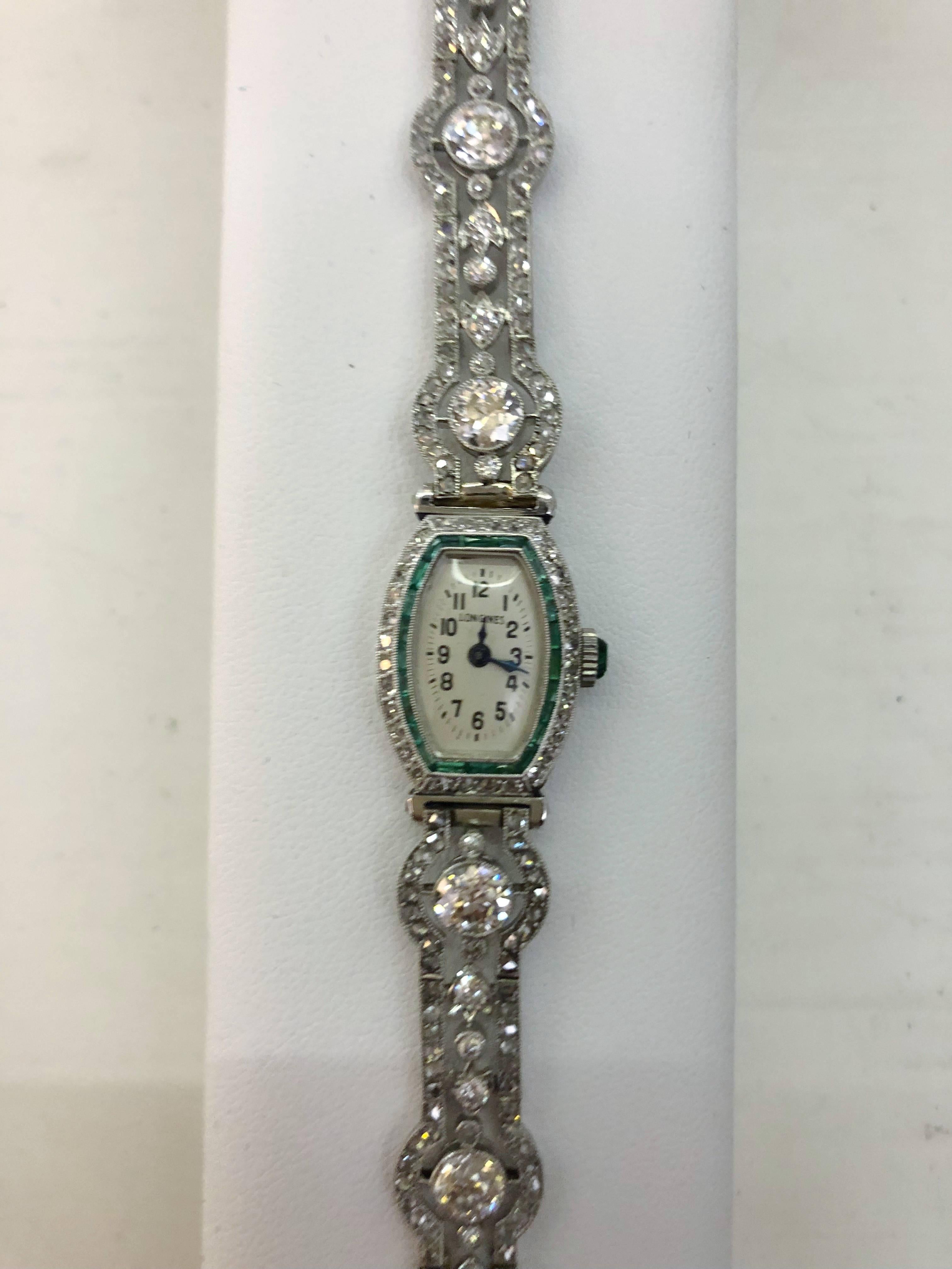 Art Déco Orologio Longines in platino con smeraldo e diamante in vendita
