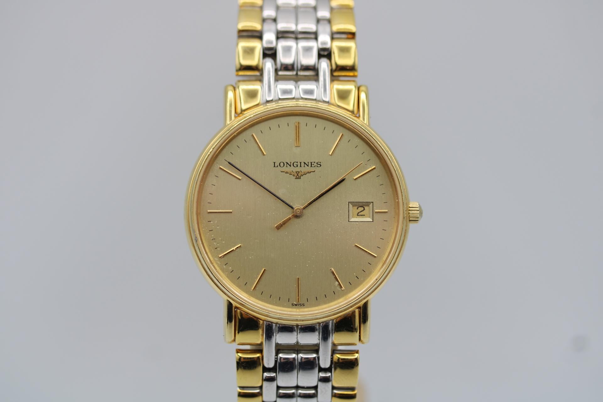 This Longines Présence is just incredible value. It comes in fine condition, recent battery change, original box and manual.

Longines Présence model L4.720.2 has a 34mm stainless steel case with gold plating and champagne coloured dial. Date