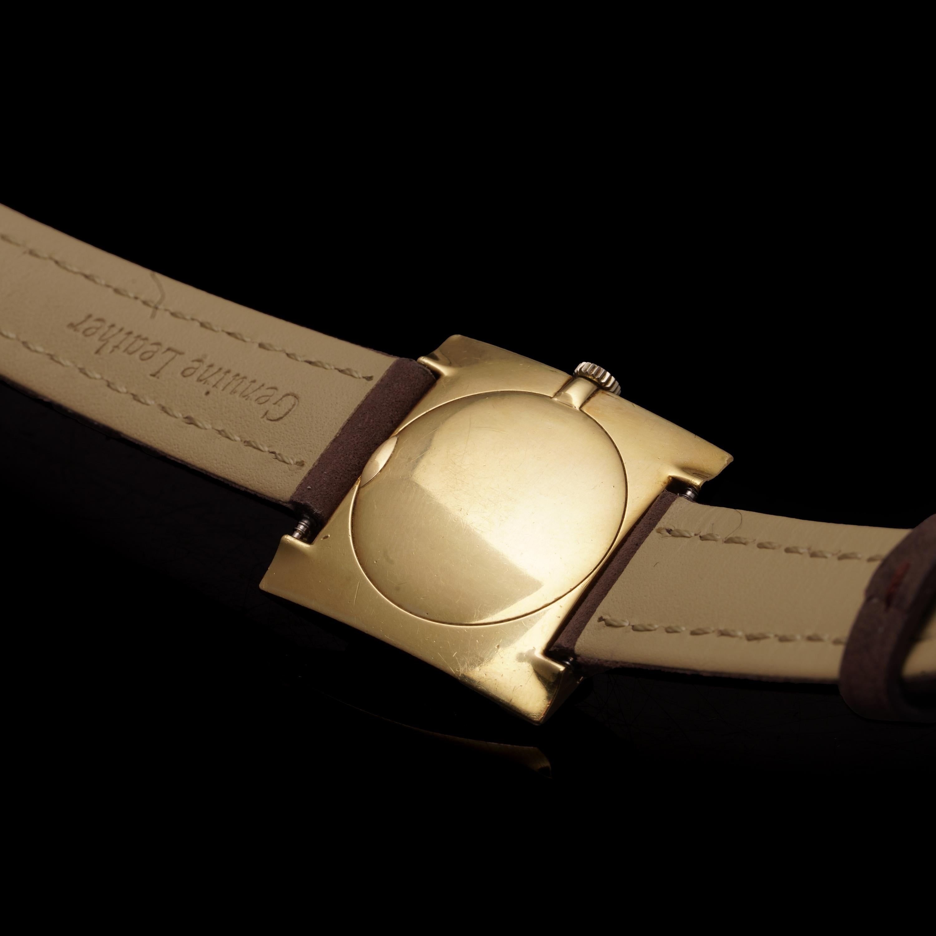 Longines Prix d'Honneur Orologio quadrato d'oro 18ct a carica manuale in vendita 1