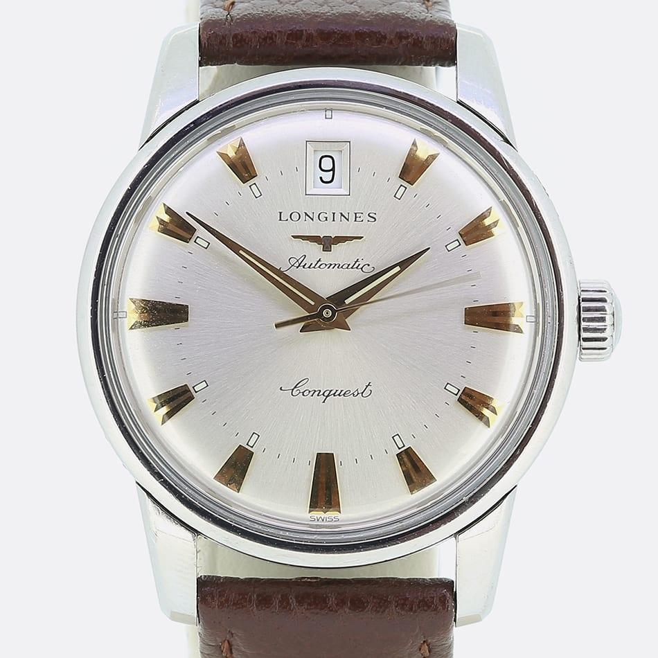 Dies ist eine Edelstahluhr des Designers Longines. Dieses Modell ist Teil der Conquest-Reihe.

Das runde, silberne Zifferblatt ist mit goldenen Stundenstäben, Minutenzählern, Stunden- und Sekundenzeigern ausgestattet. Das Zifferblatt (und die Uhr)