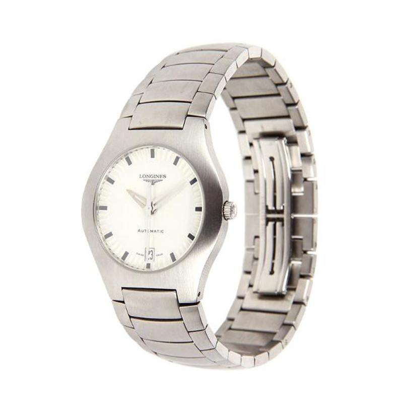 The basic information
Number: L3.623.4
Brand: longines
The movement type: automatic
Table size: 35 mm
Case material: stainless steel
Dial color: white
Face shape: round
Table mirror material: sapphire crystal glass
Band color: silver
The strap
