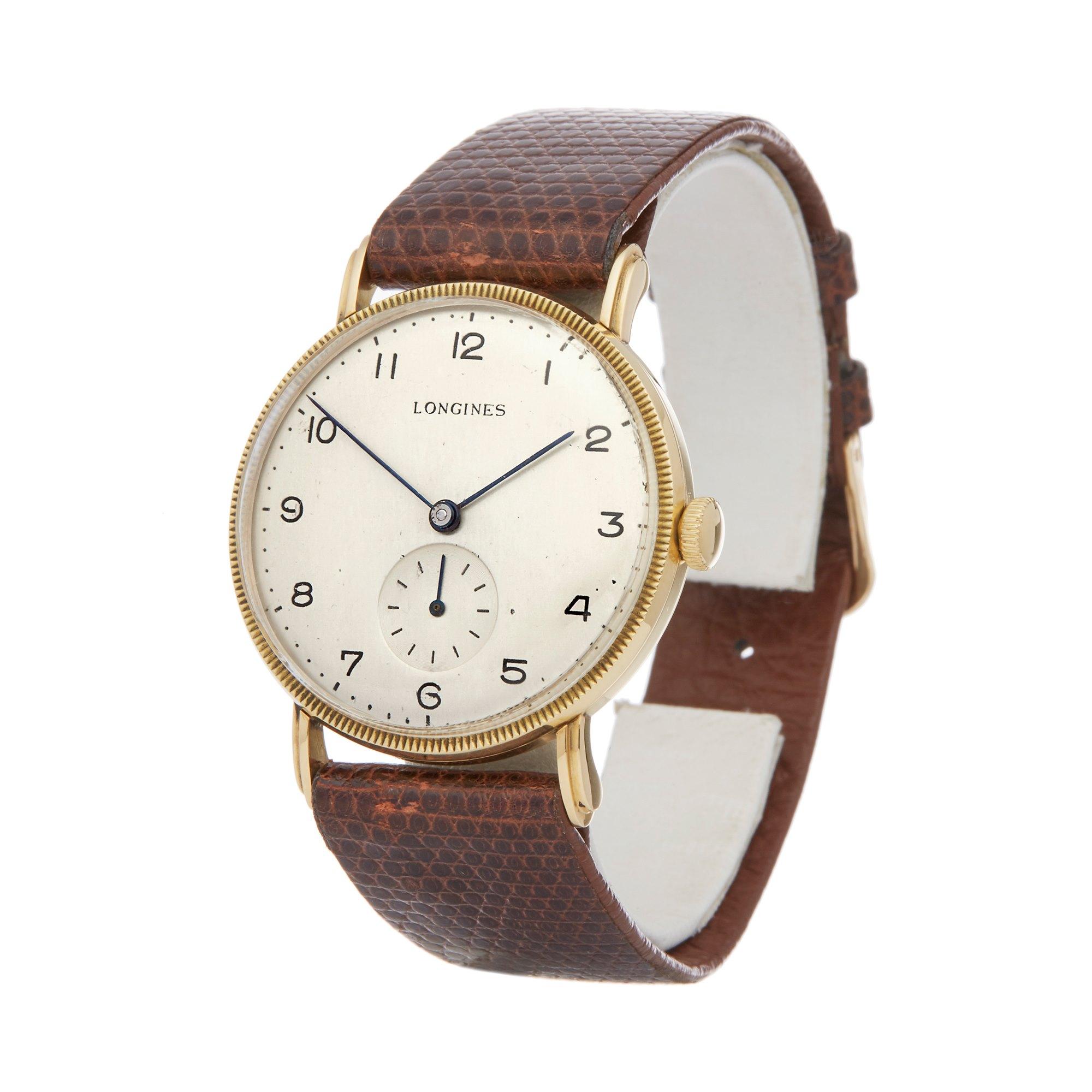 Xupes Reference: COM002406
Manufacturer: Longines
Model: Vintage
Model Variant: 
Model Number: 
Age: 1943
Gender: Men
Complete With: Longines Box 
Dial: Silver Arabic
Glass: Plexiglass
Case Material: Yellow Gold
Strap Material: Brown Lizard