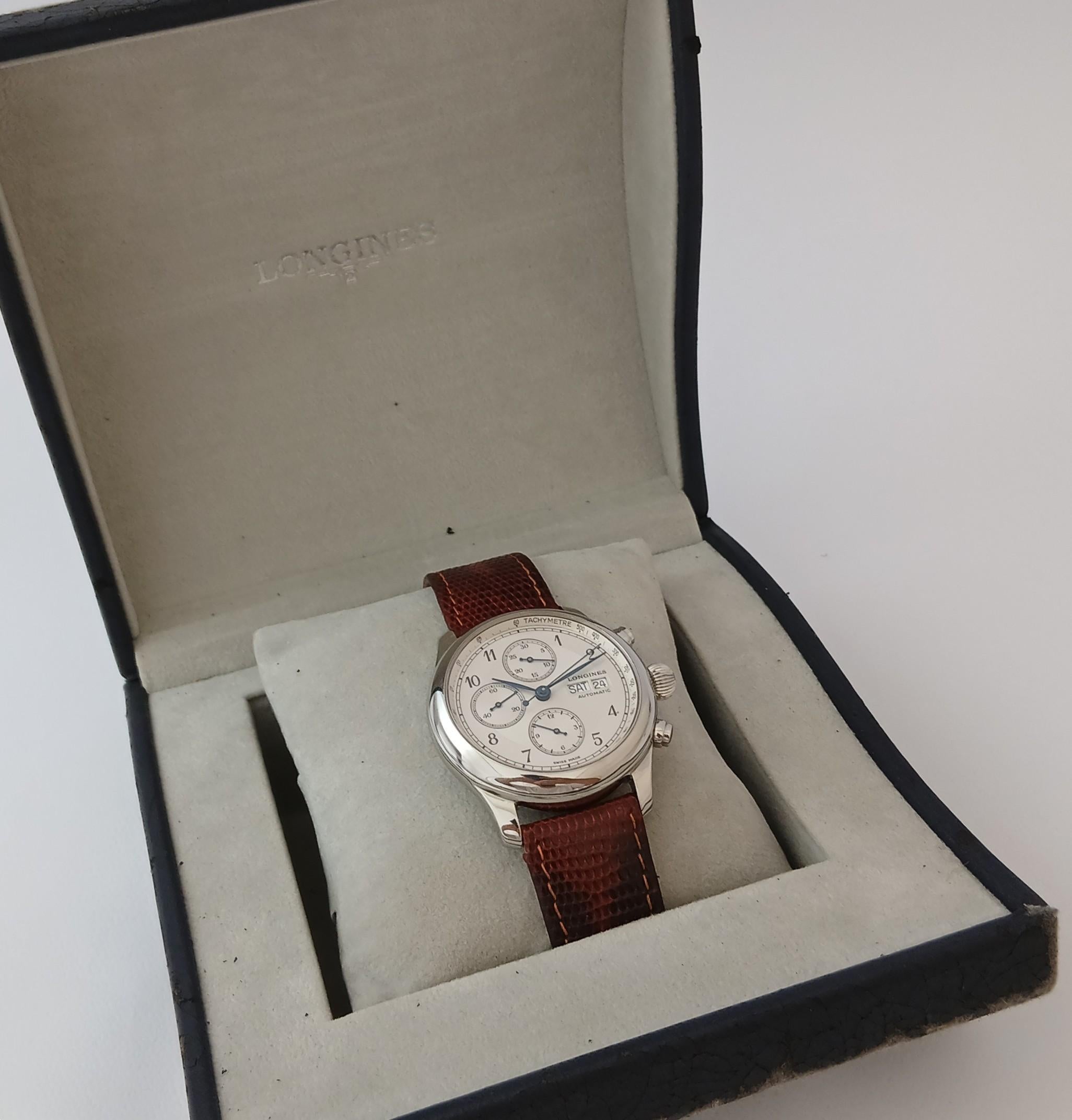  Beschreibung
Marke: Longines

Modell: Weems

Referenznummer: L674.1

Land der Herstellung: Schweiz

Uhrwerk: Automatik

MATERIAL des Gehäuses: Rostfreier Stahl

Abmessungen: Gehäusebreite: 40 mm. (ohne Krone)

Band Typ : Leder

Band Zustand: In