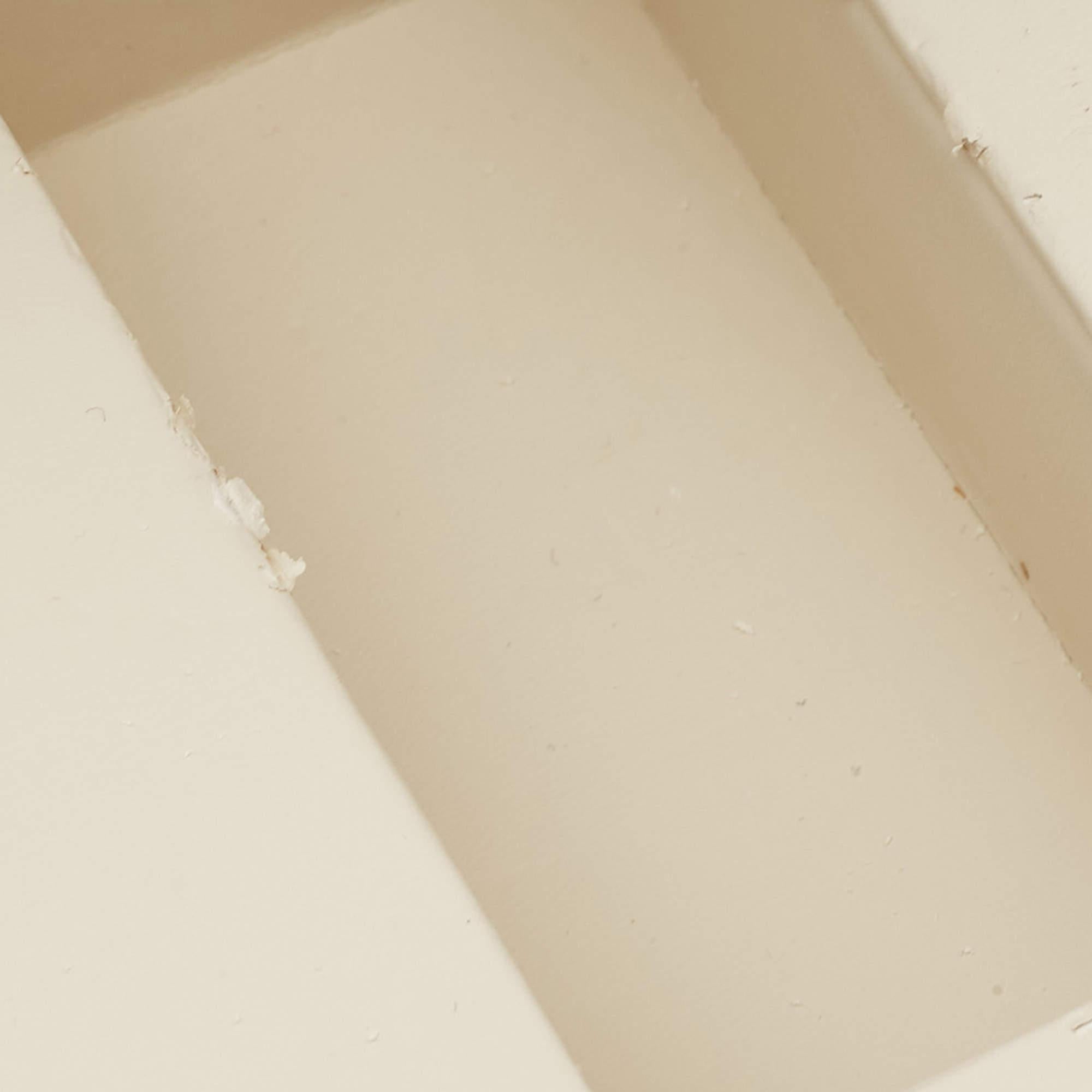 Longines Weiße Damenarmbanduhr aus Edelstahl mit Diamanten Flagship L4.274.4.27.6 im Zustand „Gut“ in Dubai, Al Qouz 2