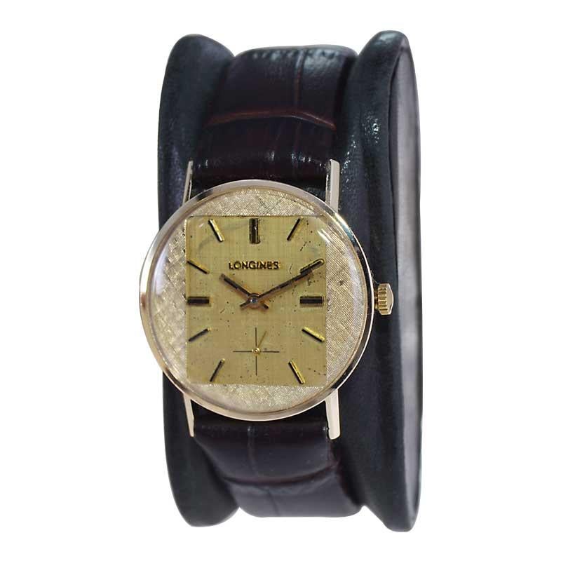 Moderniste Design architectural Longines « Circle Around the Square » en or jaune, 1950 en vente