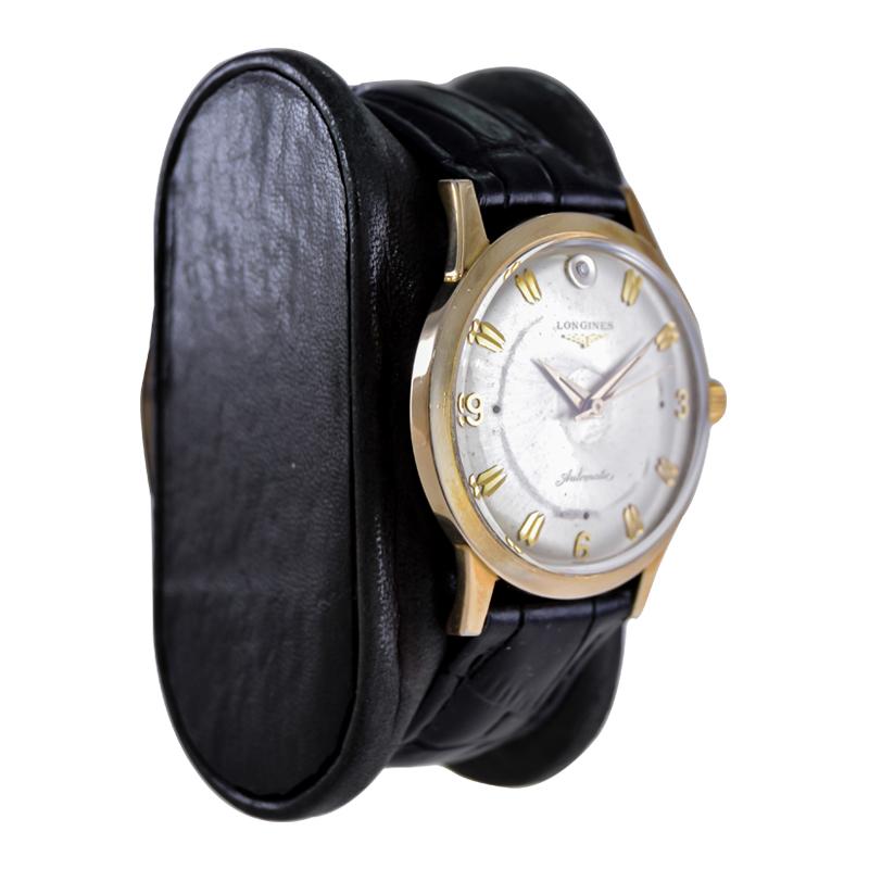 FACTORY / HOUSE: Longines Watch Company
STYLE / REFERENCE: Round 
METAL / MATERIAL: 14Kt. Yellow Gold Filled
CIRCA / YEAR: 1950's
DIMENSIONS / SIZE:  Length 39mm X Diameter 34mm
MOVEMENT / CALIBER: Automatic Winding / 17 Jewels / Caliber 19AS
DIAL /