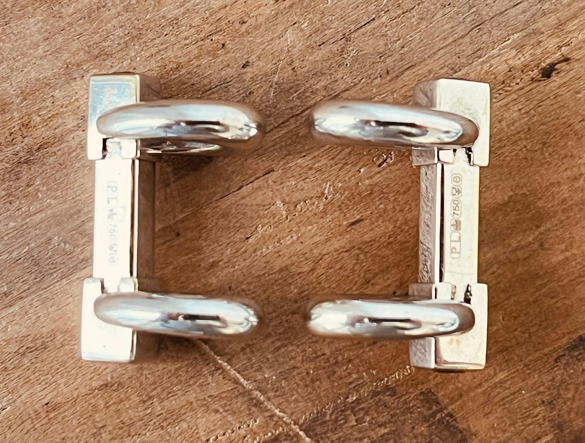 LONGMIRE. A Pair of 18ct White Gold Bar Cufflinks With Sapphire Terminals.  In Excellent Condition For Sale In London, GB