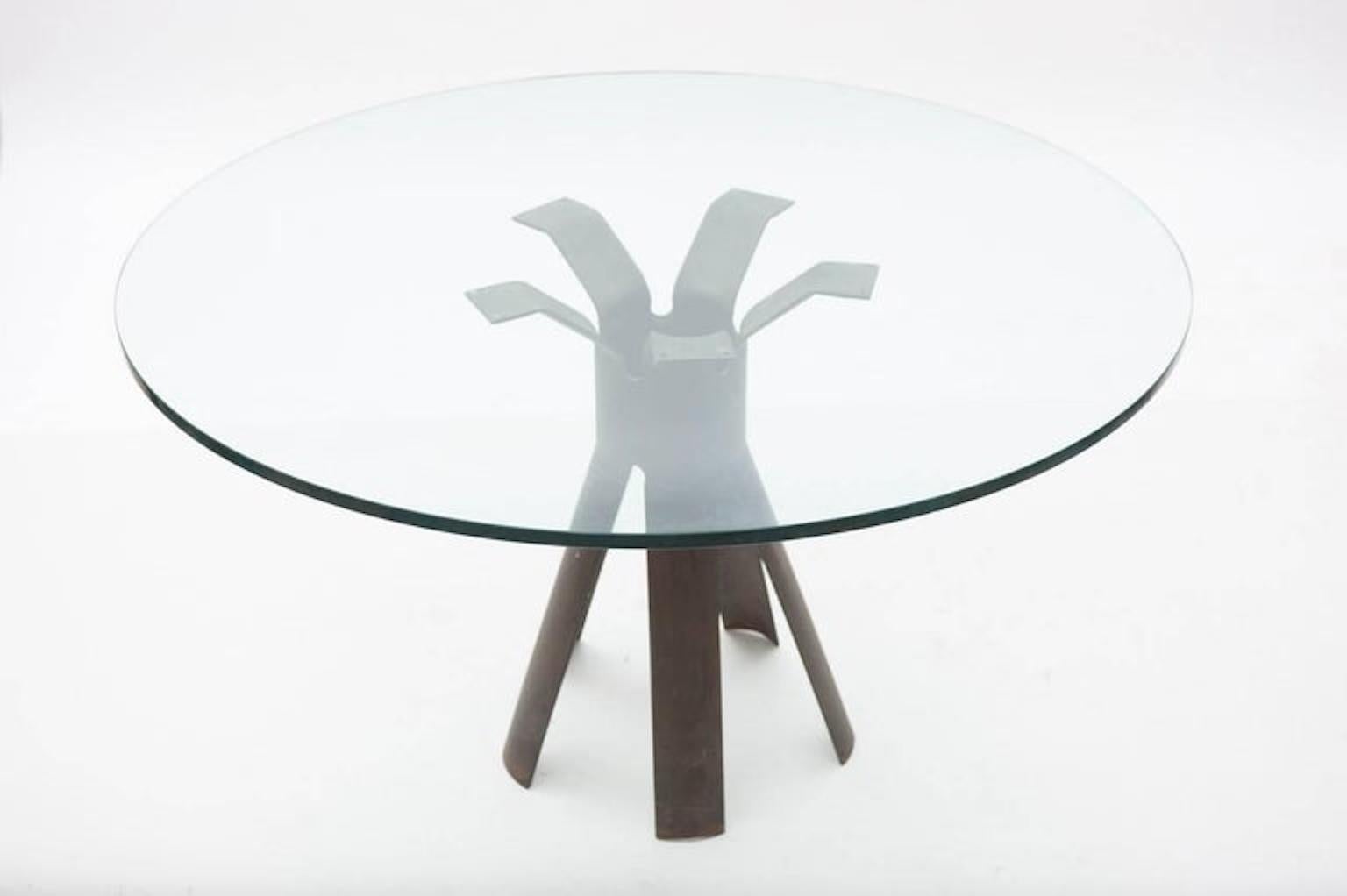 Table Longobardo model support in forged iron and round tempered glass top designed by Angelo Mangiarotti and produced by Skipper in 1970.

Biography
ANGELO MANGIAROTTI was born in Milan on 26th of February 1921.
He graduated in Architecture in 1948