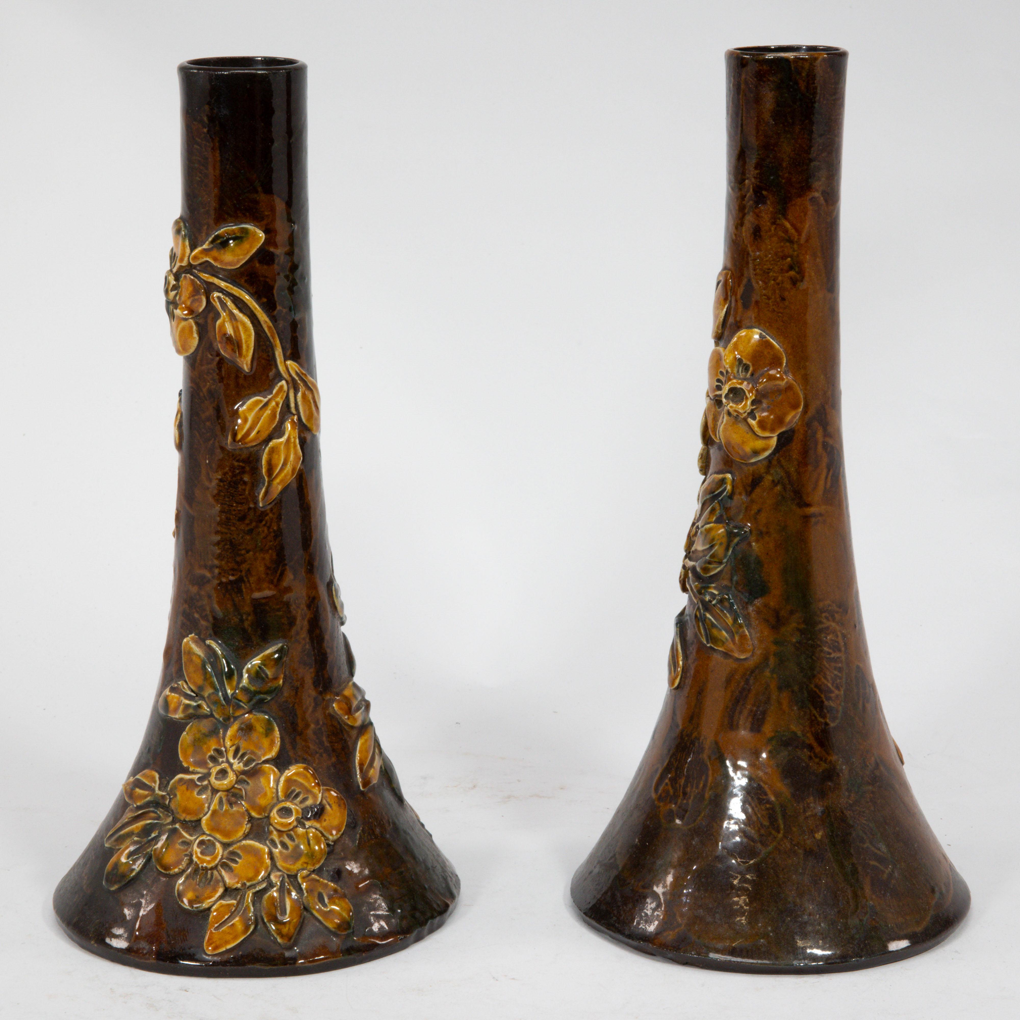 Longpark Pottery. A pair of rustic ceramic vases with applied floral decoration In Good Condition For Sale In London, GB