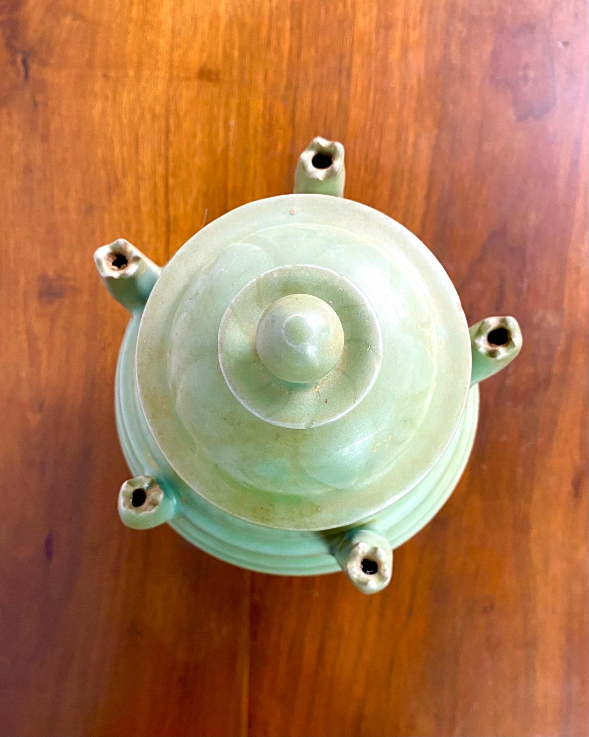 Chinese Longquan Celadon 5-tube Covered Vase - 18th or 19th Qing - Song style - Chine For Sale