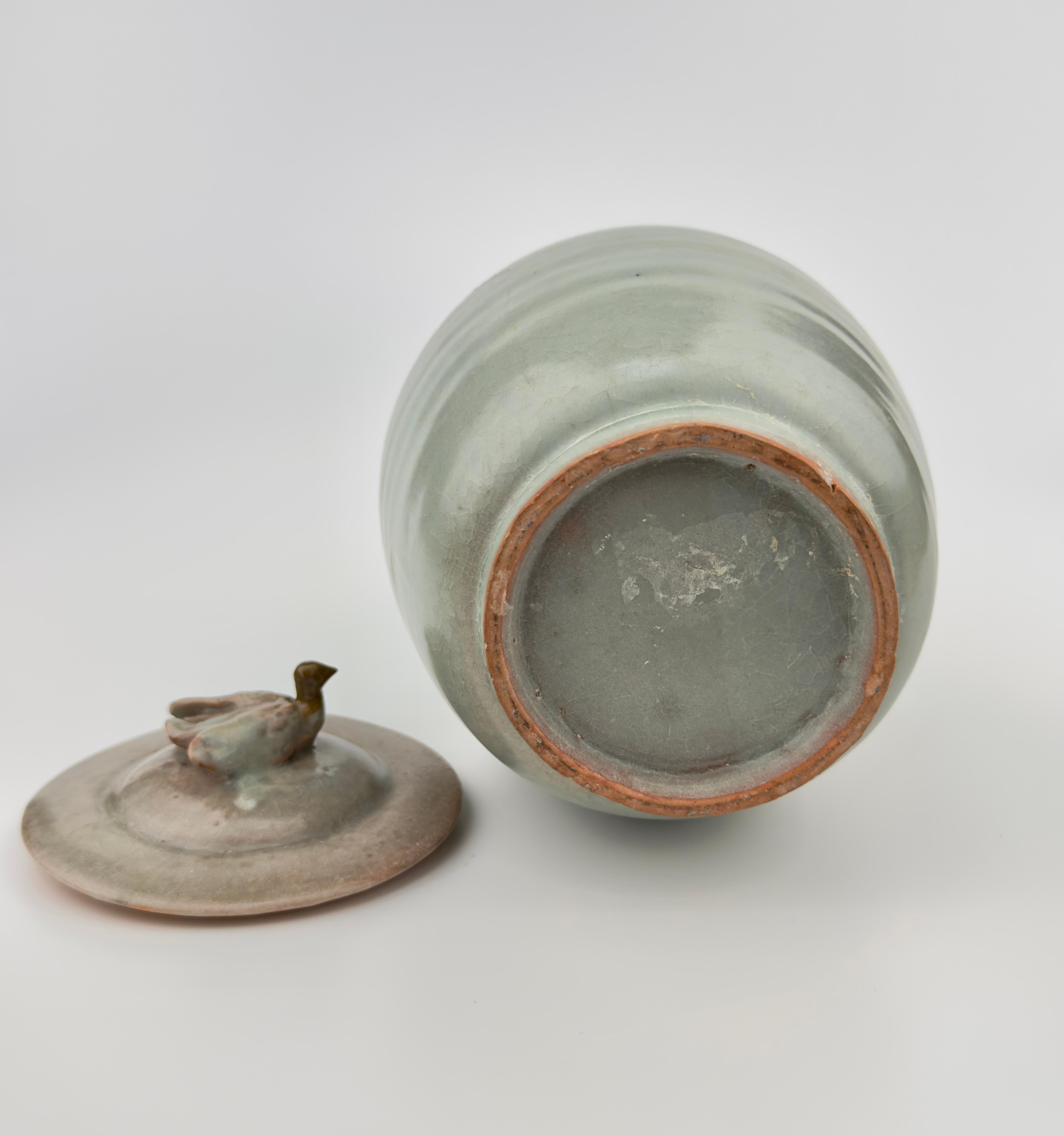 Longquan Celadon 'Dragon' Jar und Deckel, Song Dynasty(1127-1279) im Angebot 3