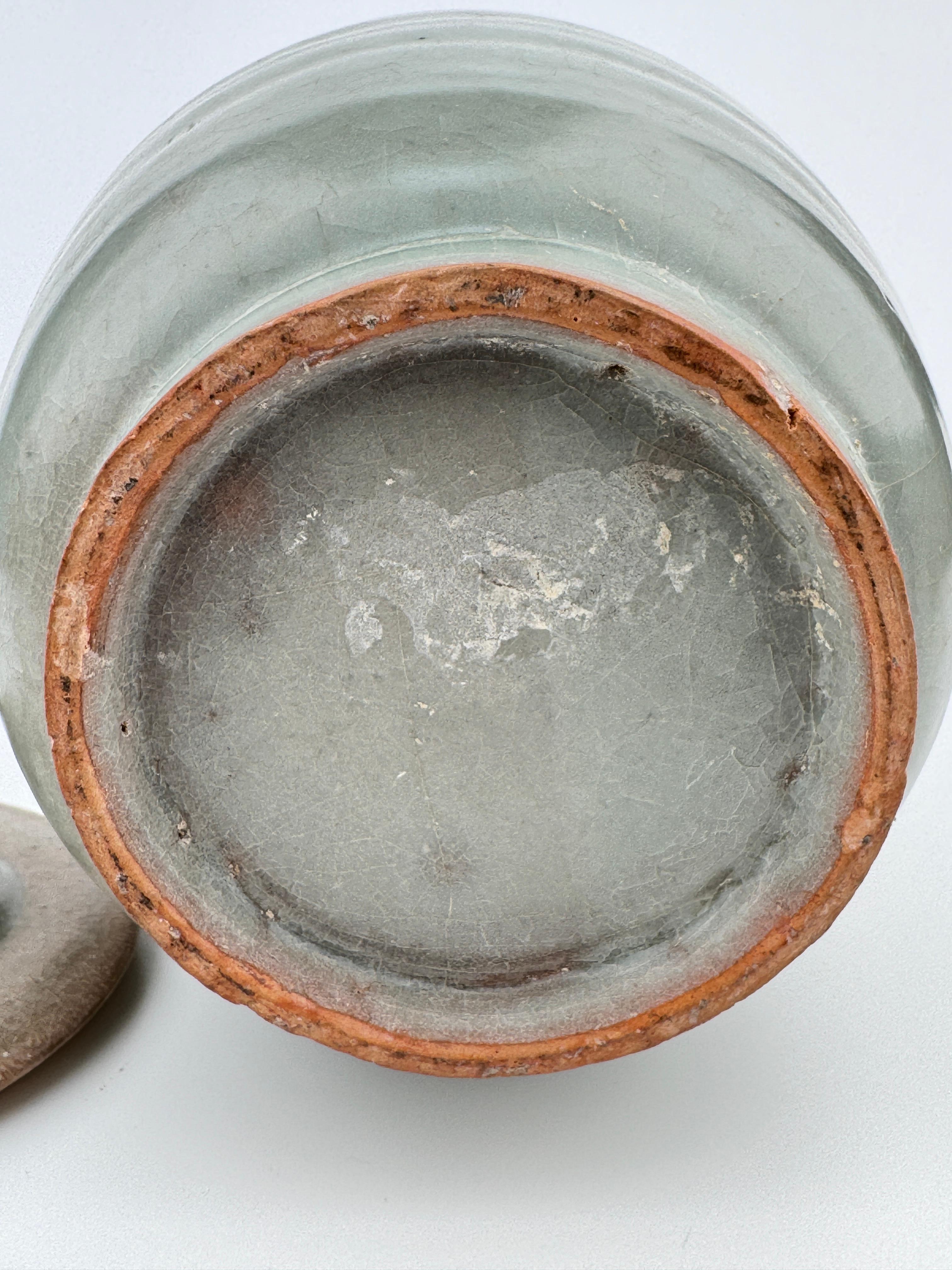 Longquan Celadon 'Dragon' Jar und Deckel, Song Dynasty(1127-1279) im Angebot 4